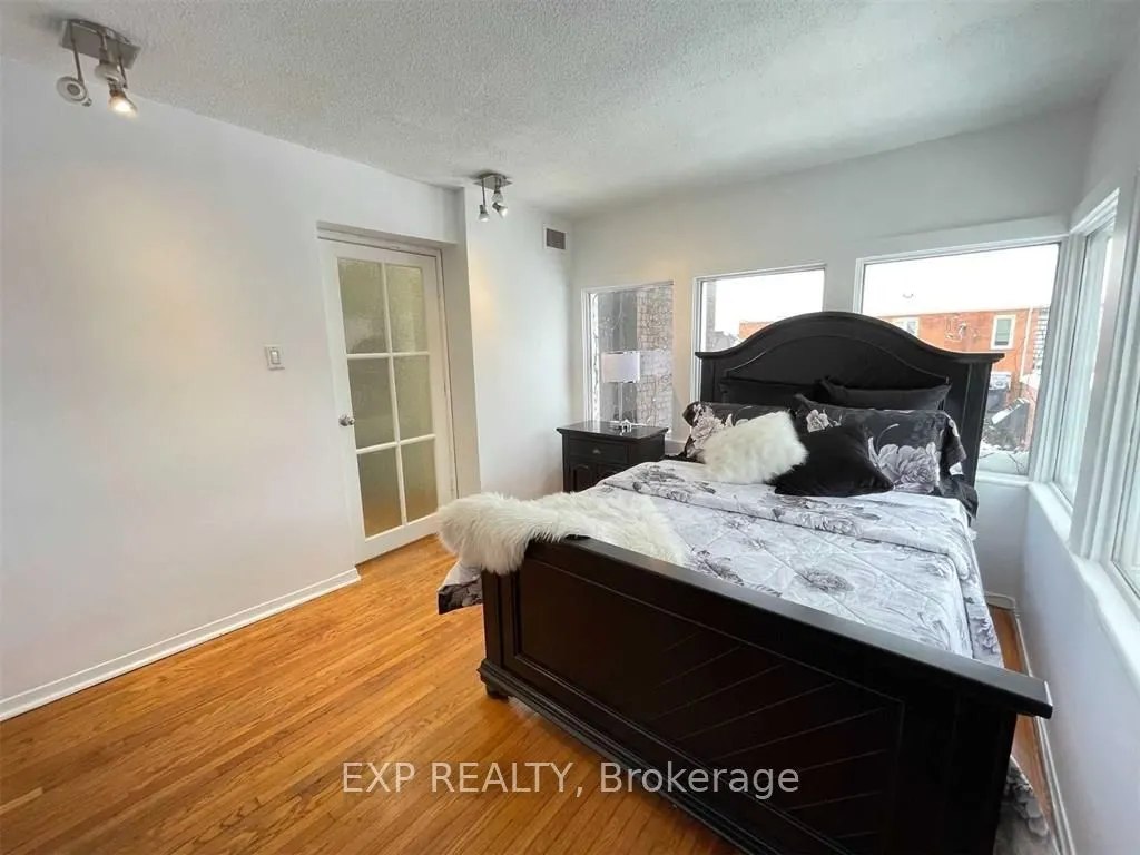 229 Locke Street S