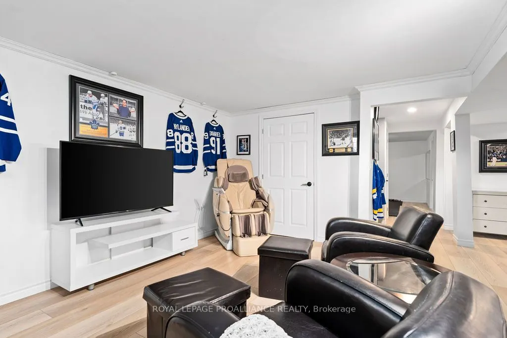 56 Sherwood Crescent