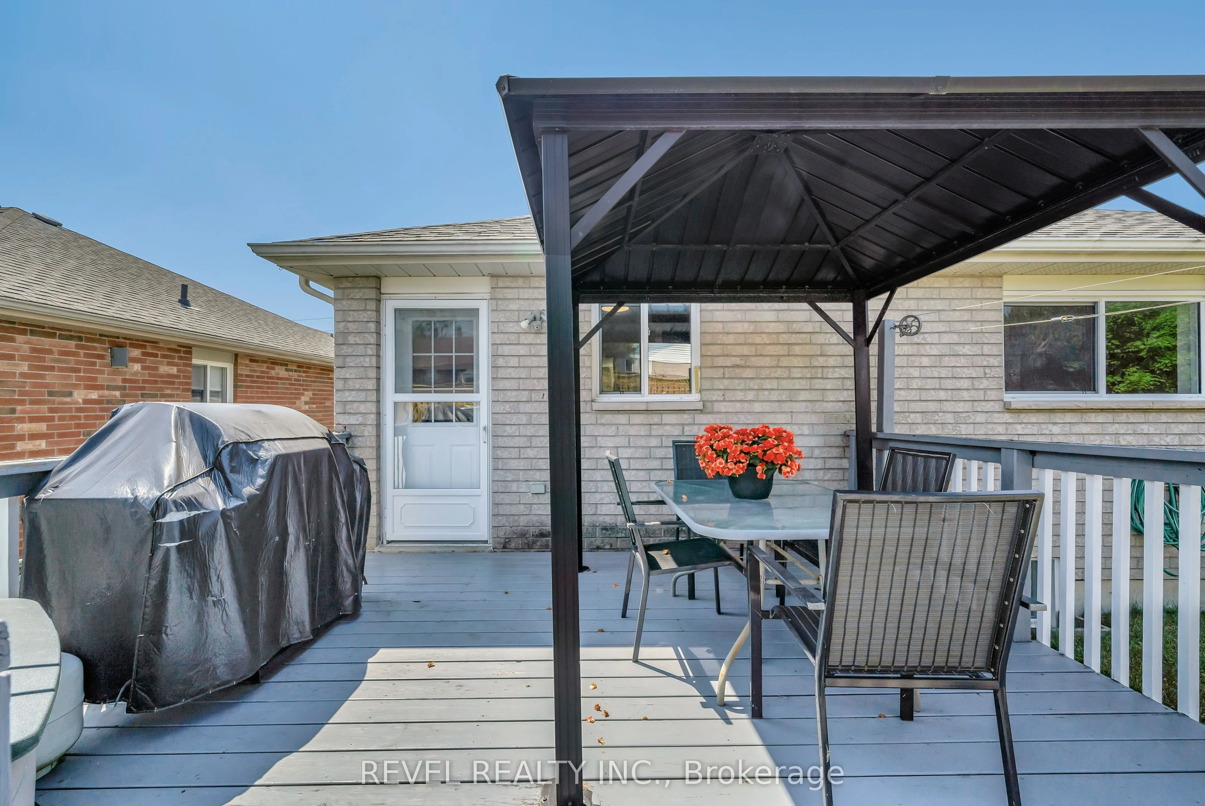 22 McGibbon Boulevard