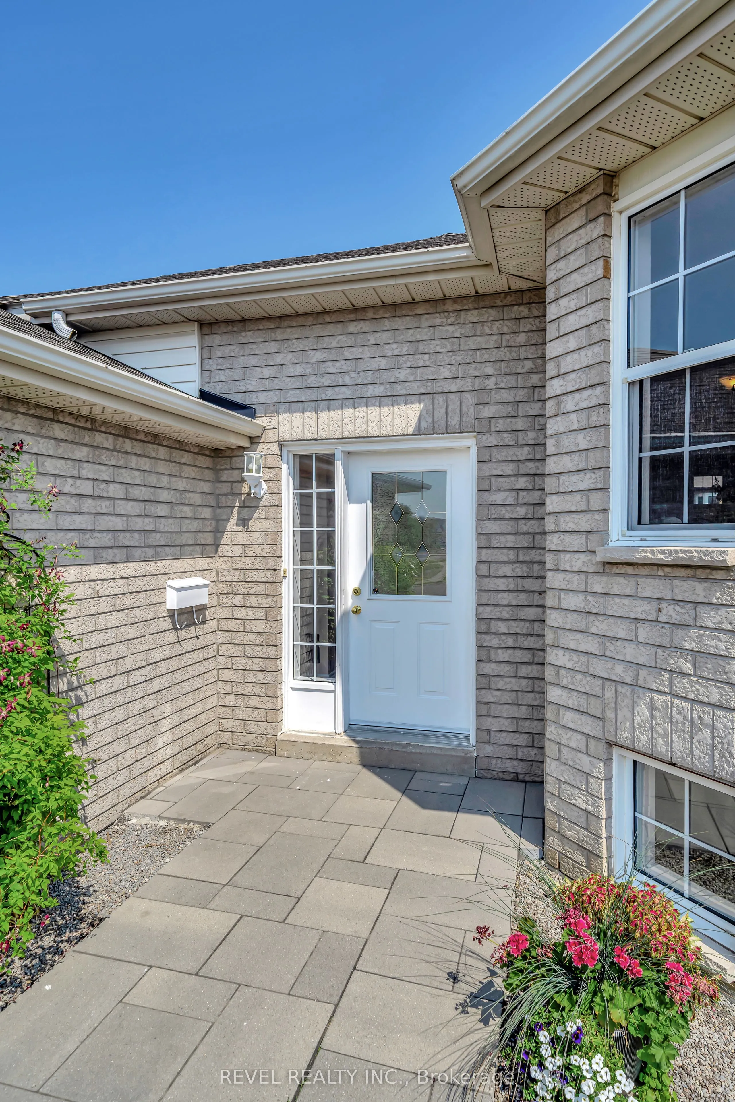 22 McGibbon Boulevard