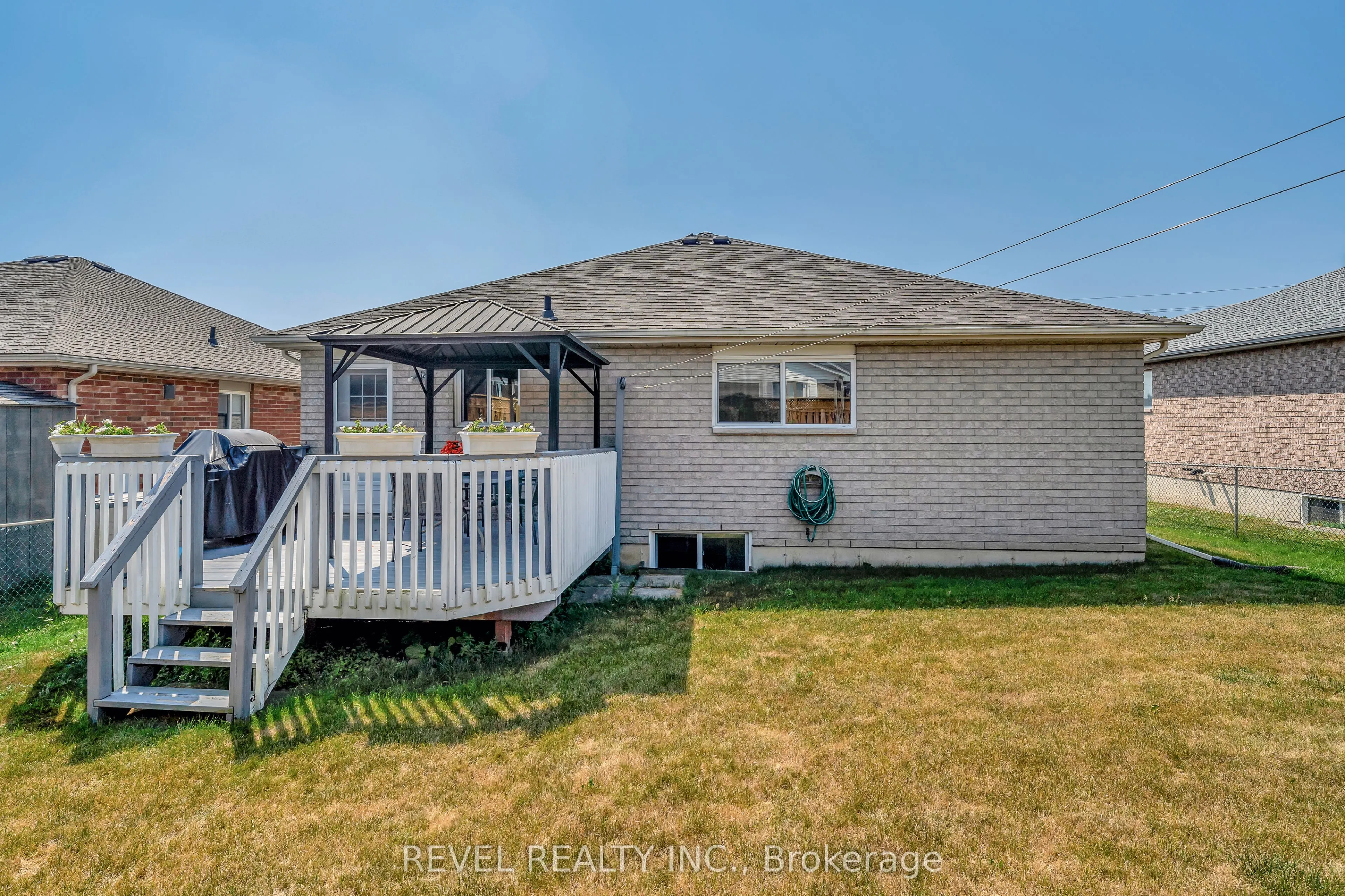 22 McGibbon Boulevard
