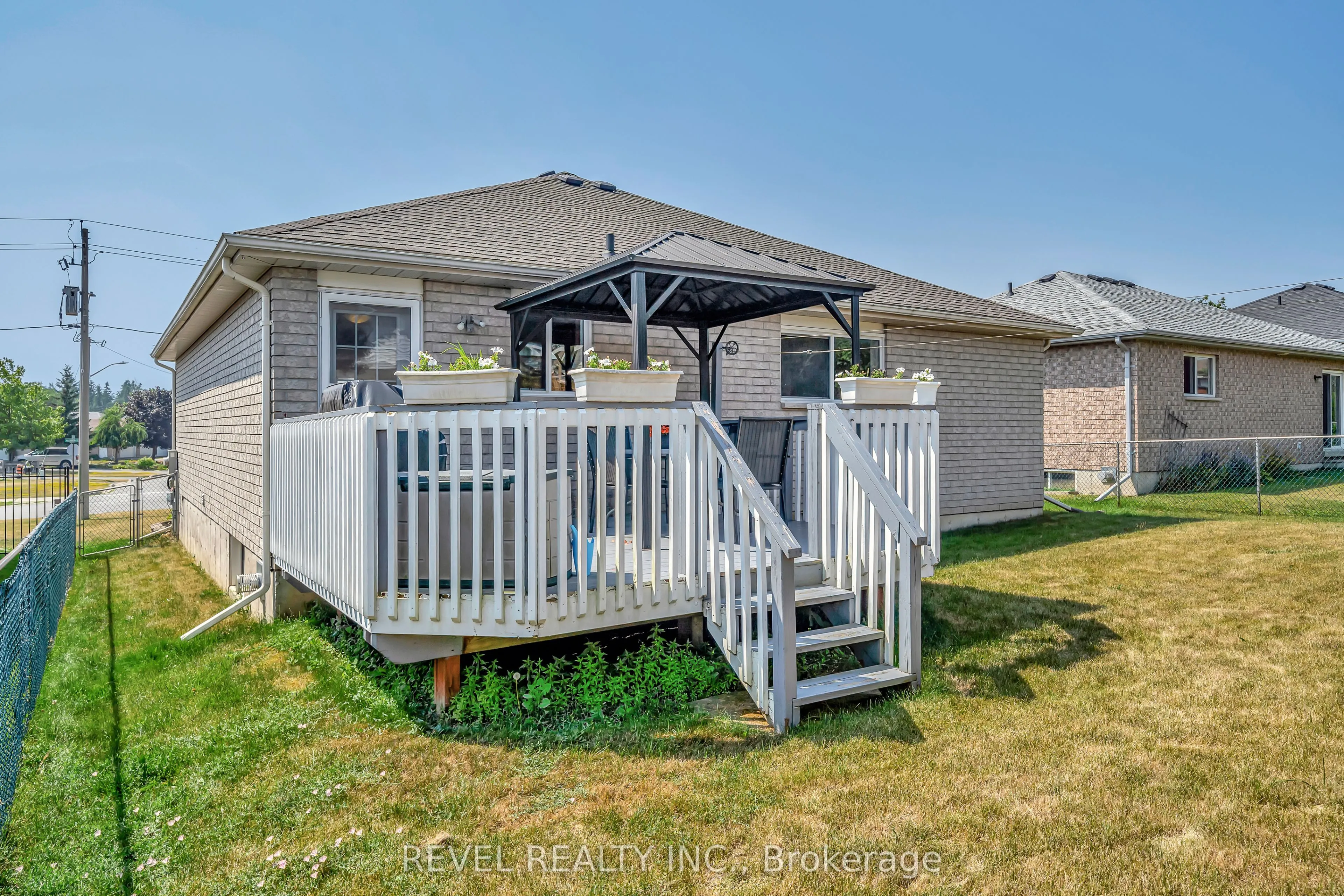 22 McGibbon Boulevard
