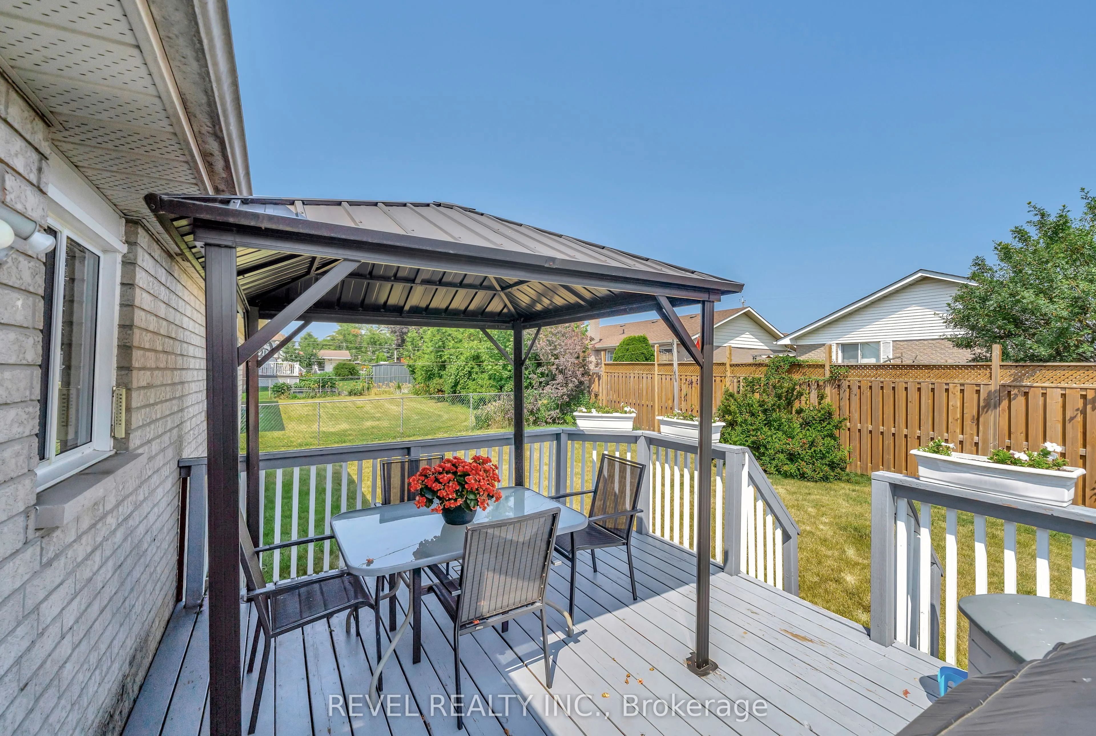 22 McGibbon Boulevard