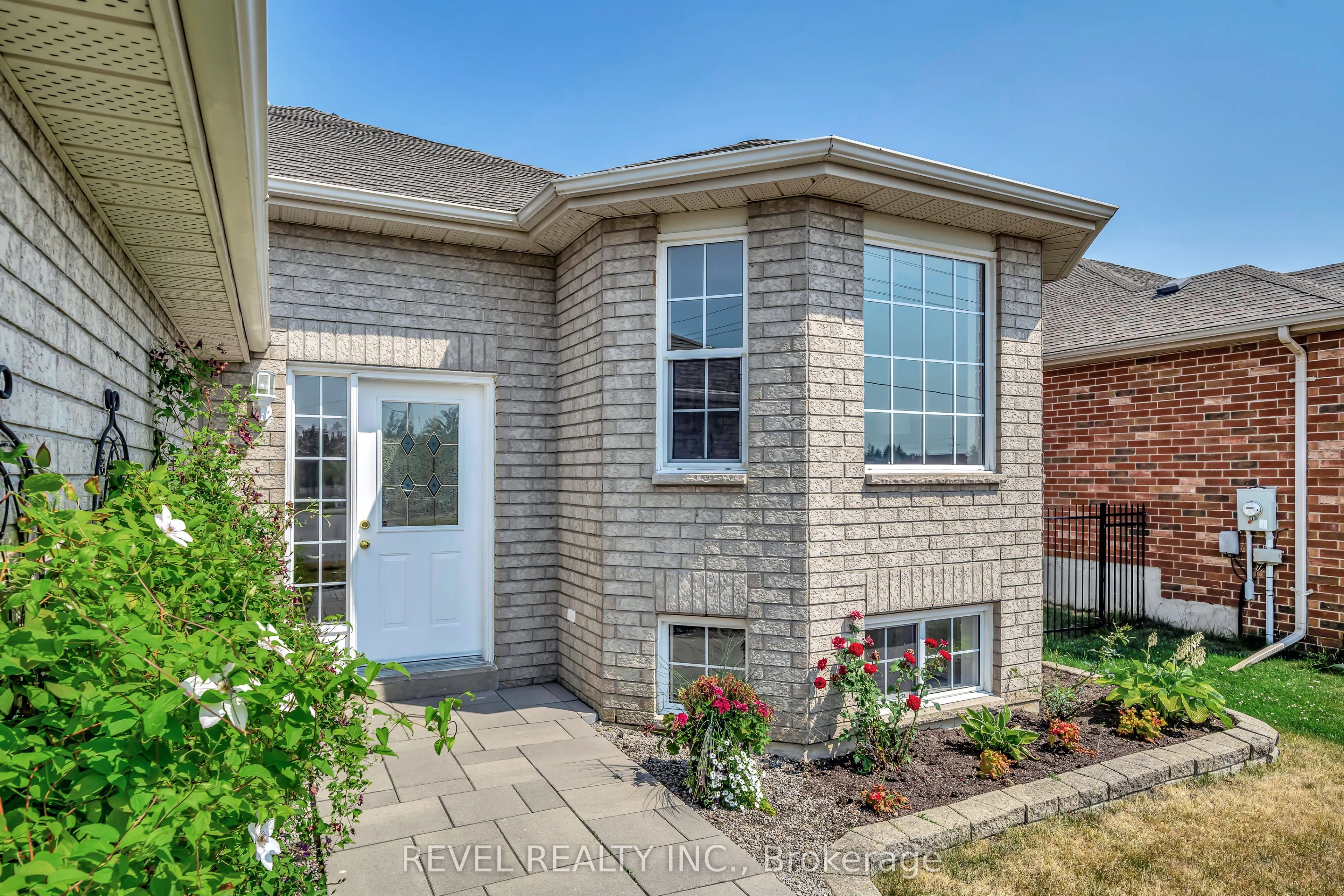 22 McGibbon Boulevard