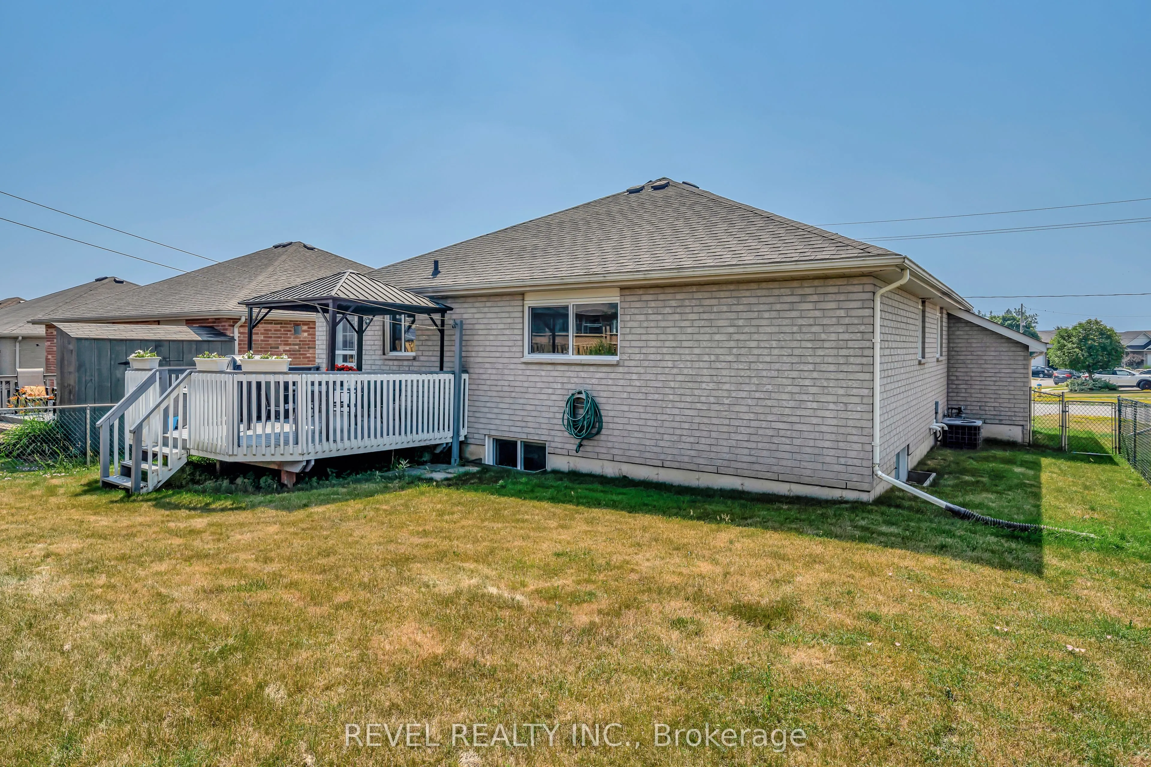 22 McGibbon Boulevard
