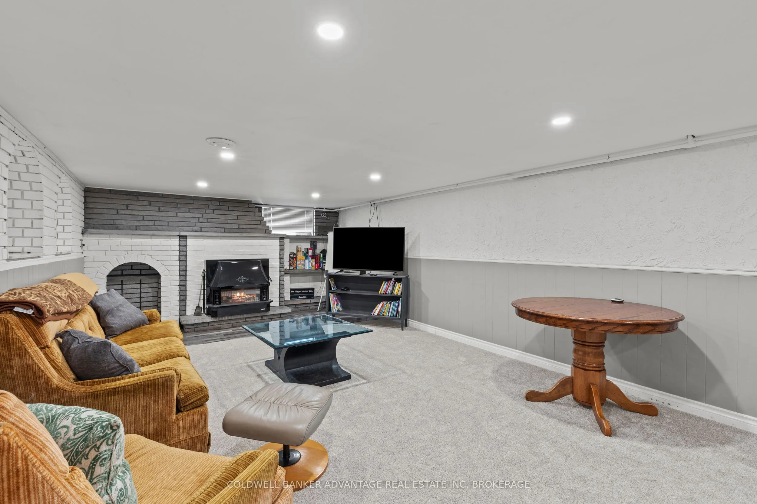 407 Steele Street