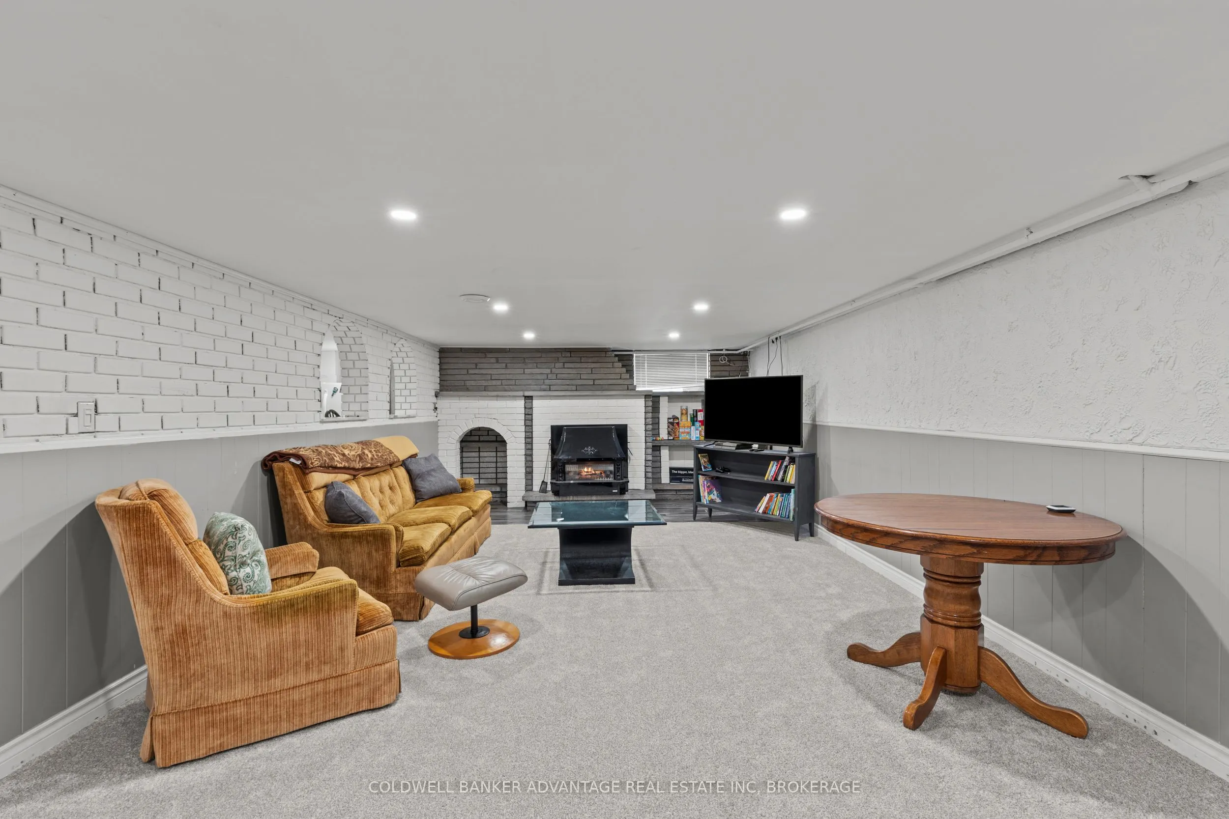 407 Steele Street