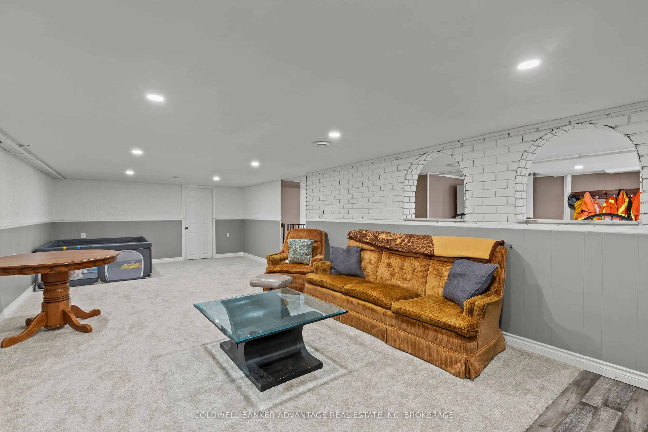 407 Steele Street