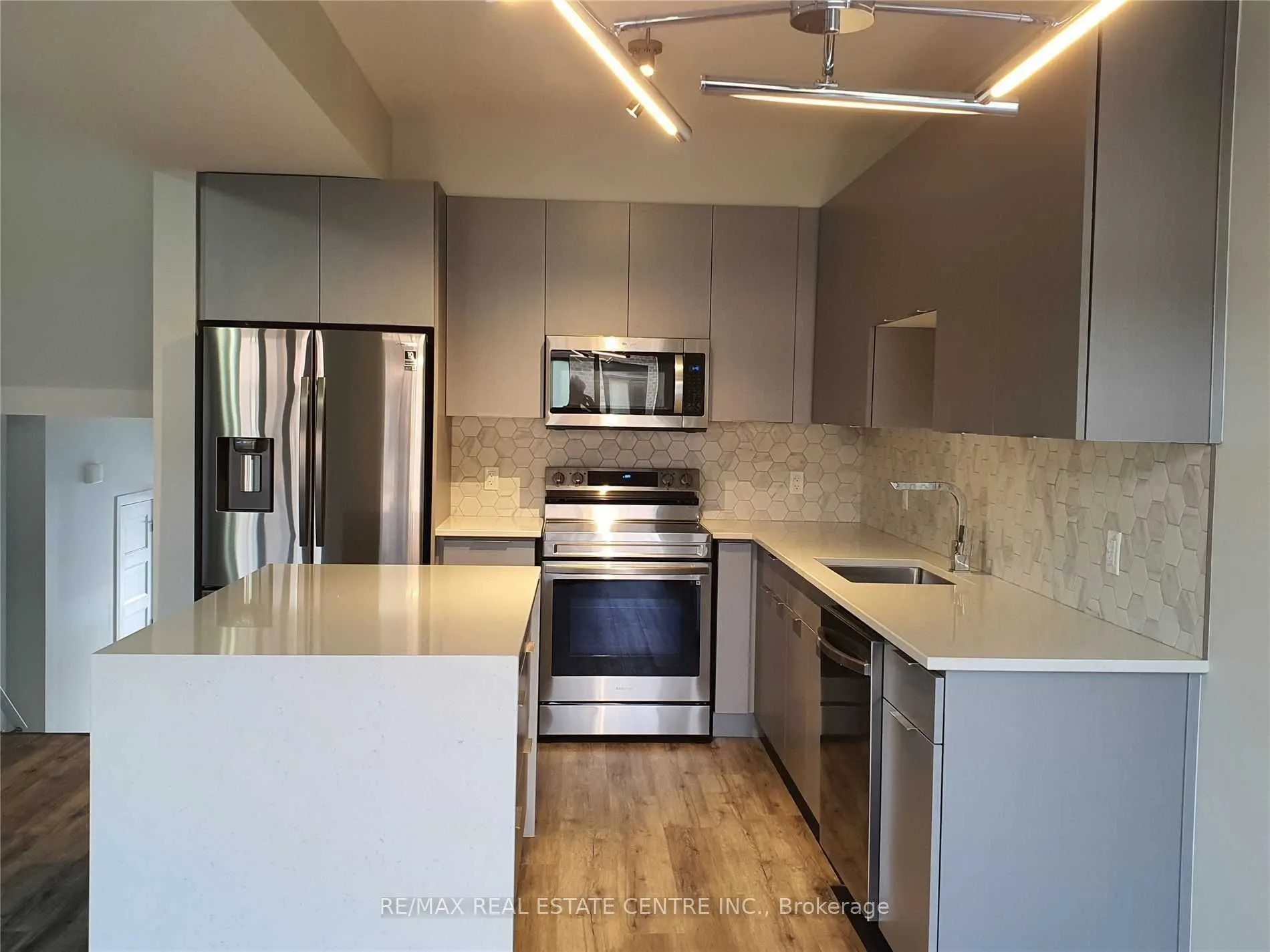 3380 Singleton Avenue, #109