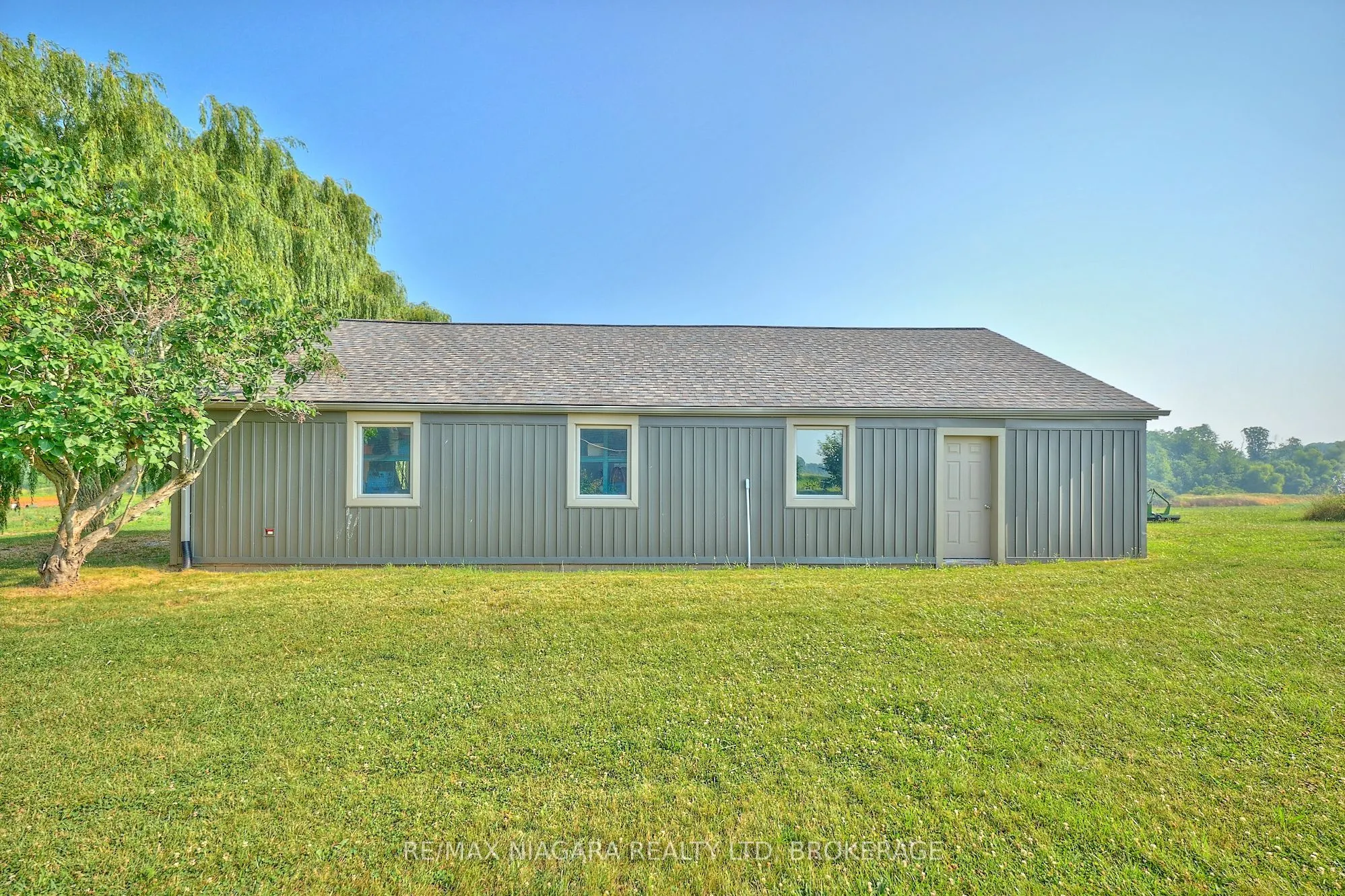 298 RIDGE Road W