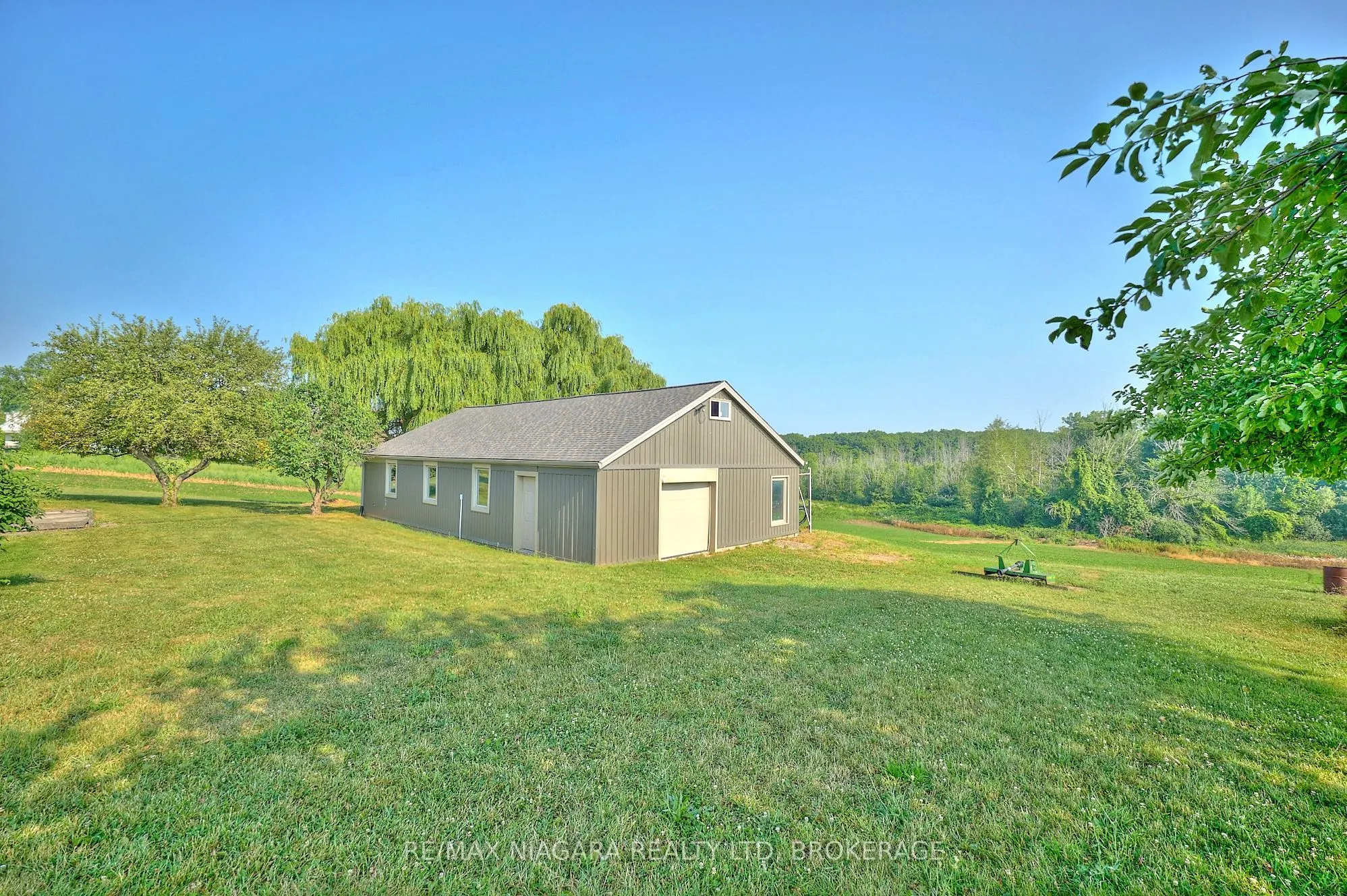298 RIDGE Road W