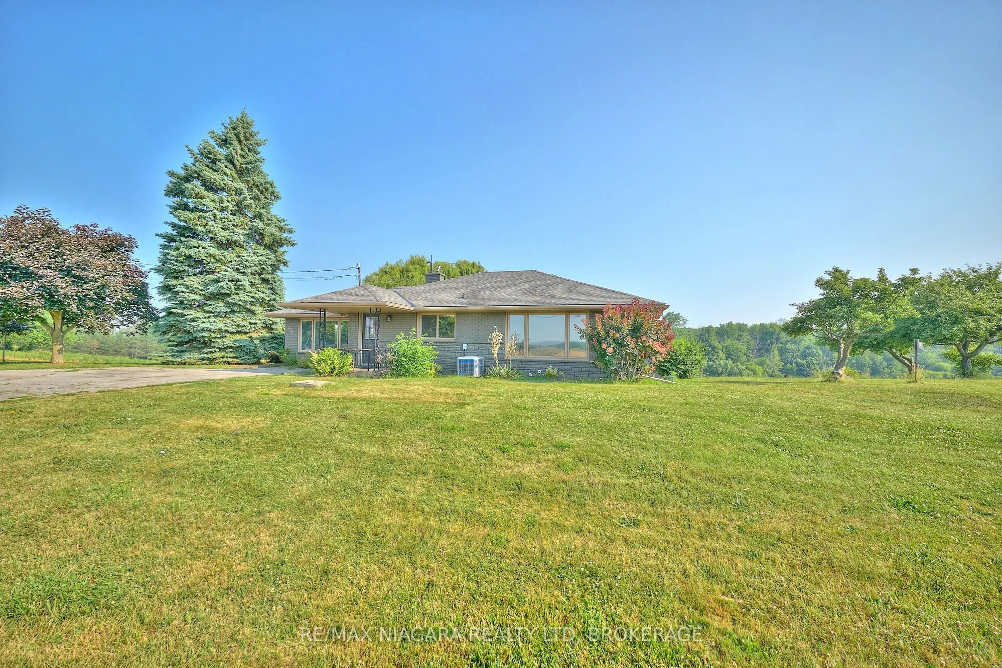 298 RIDGE Road W