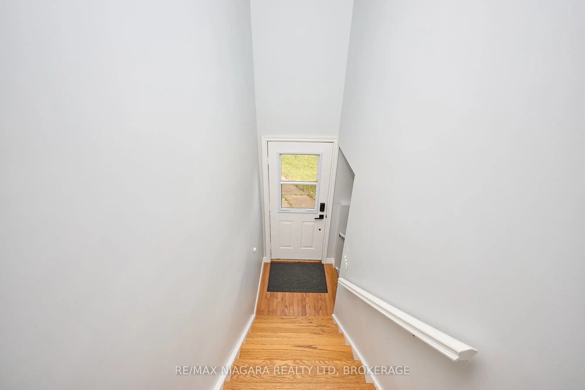 298 RIDGE Road W