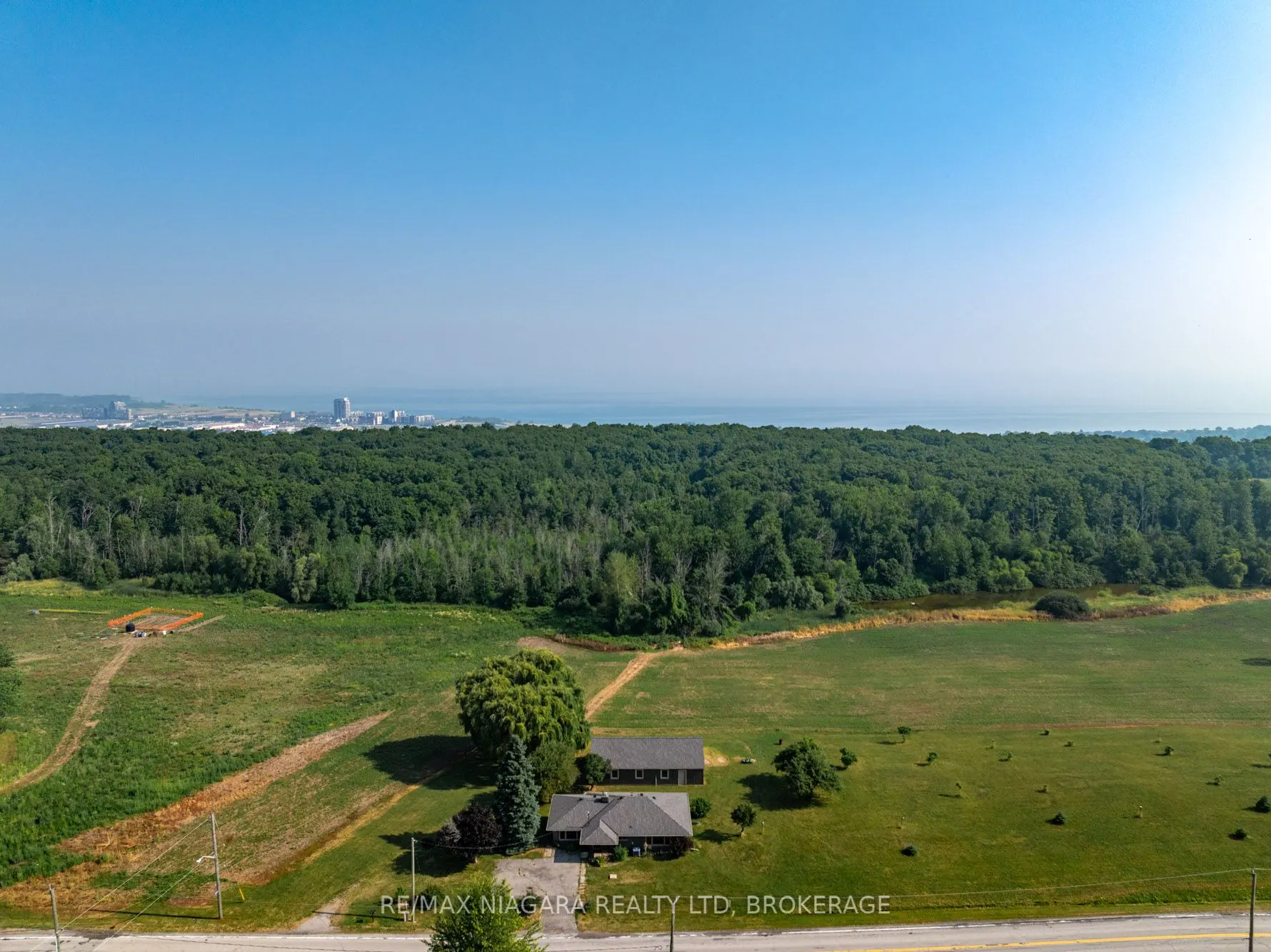 298 RIDGE Road W