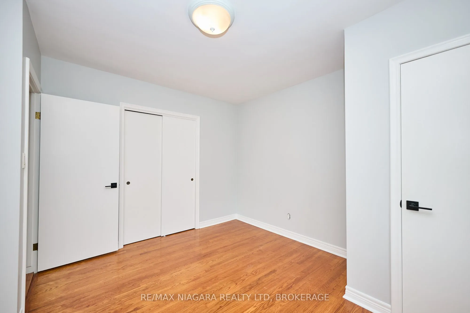 298 RIDGE Road W