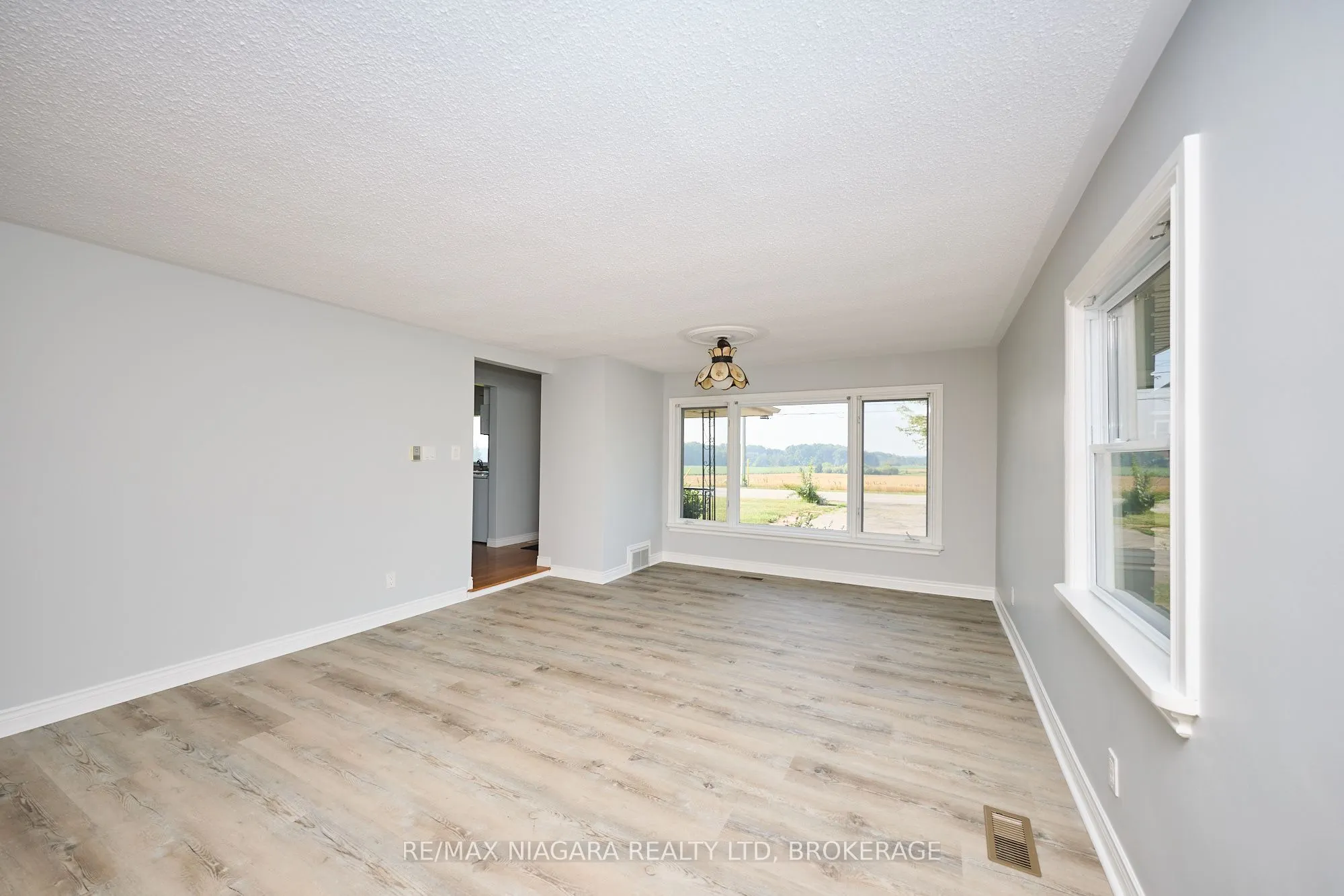 298 RIDGE Road W