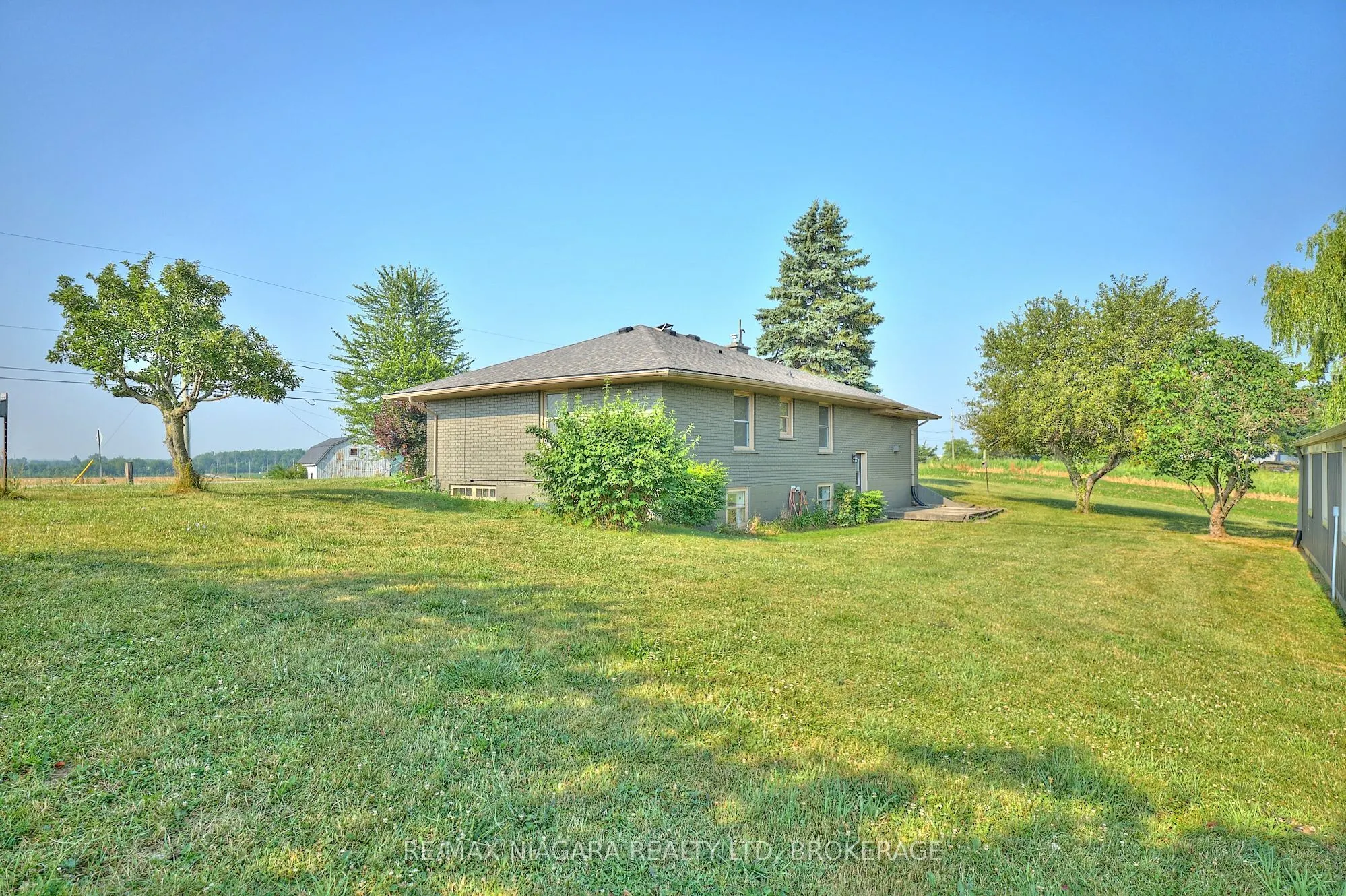 298 RIDGE Road W