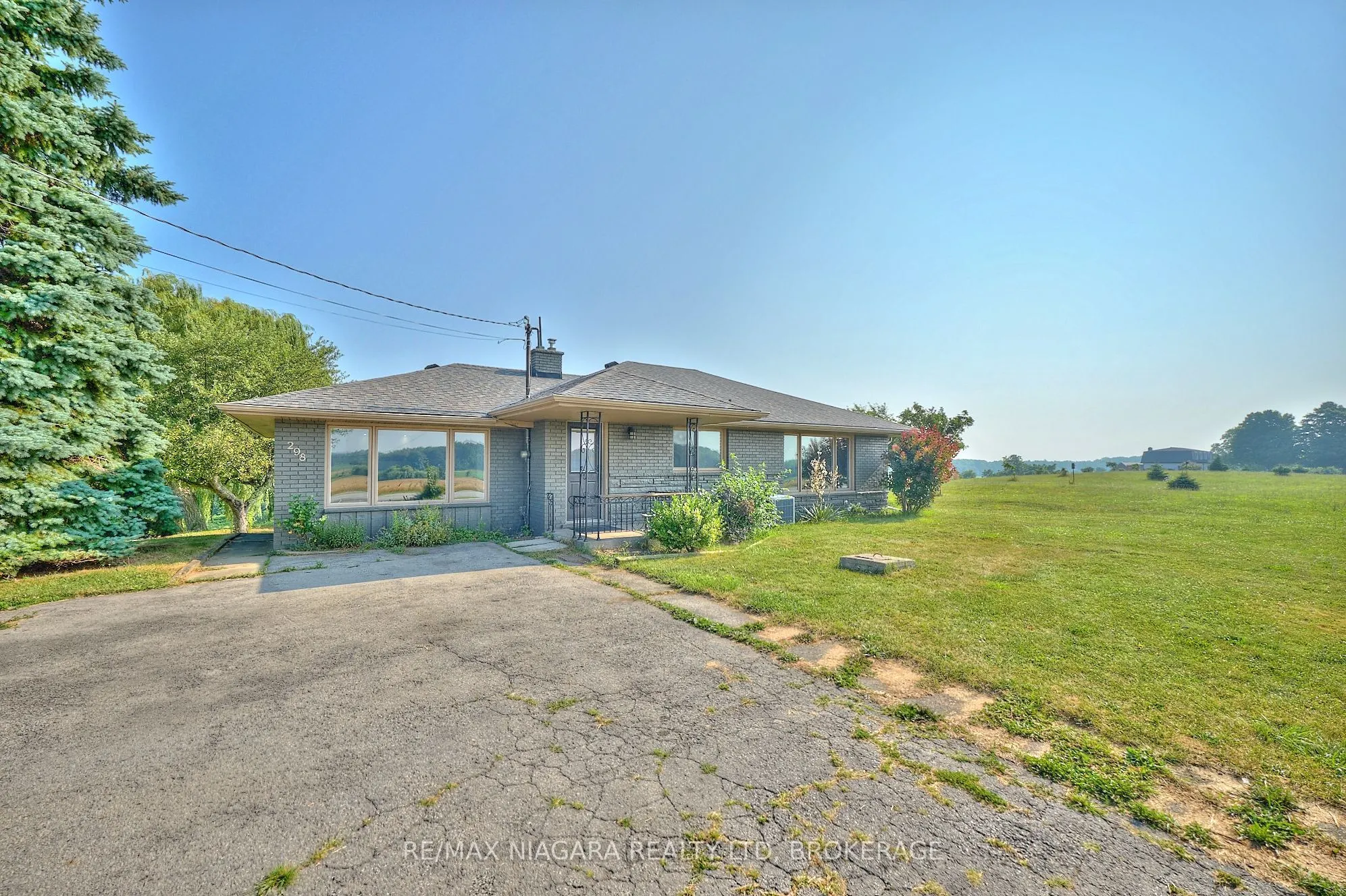 298 RIDGE Road W