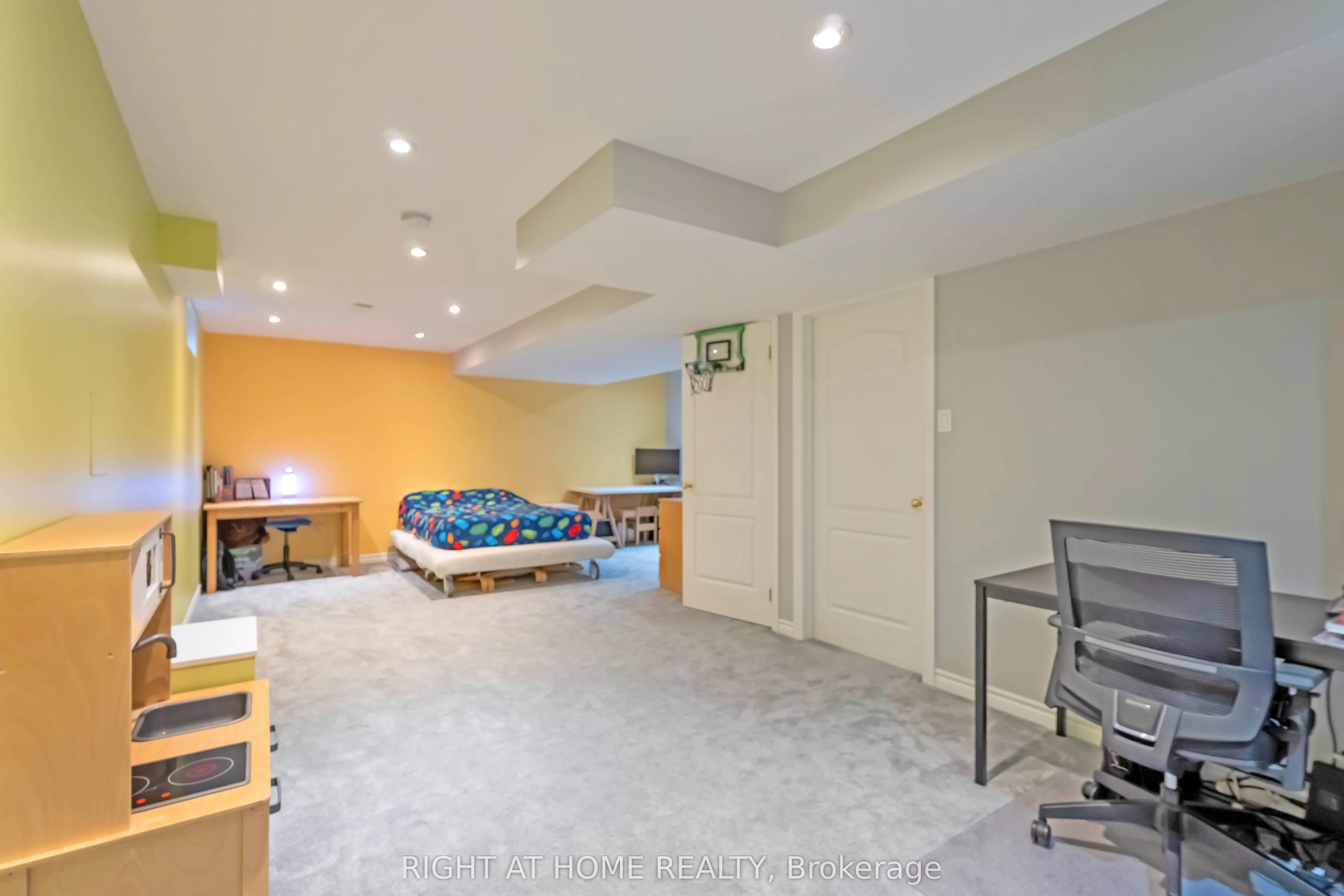 1085 Harrogate Drive, #35