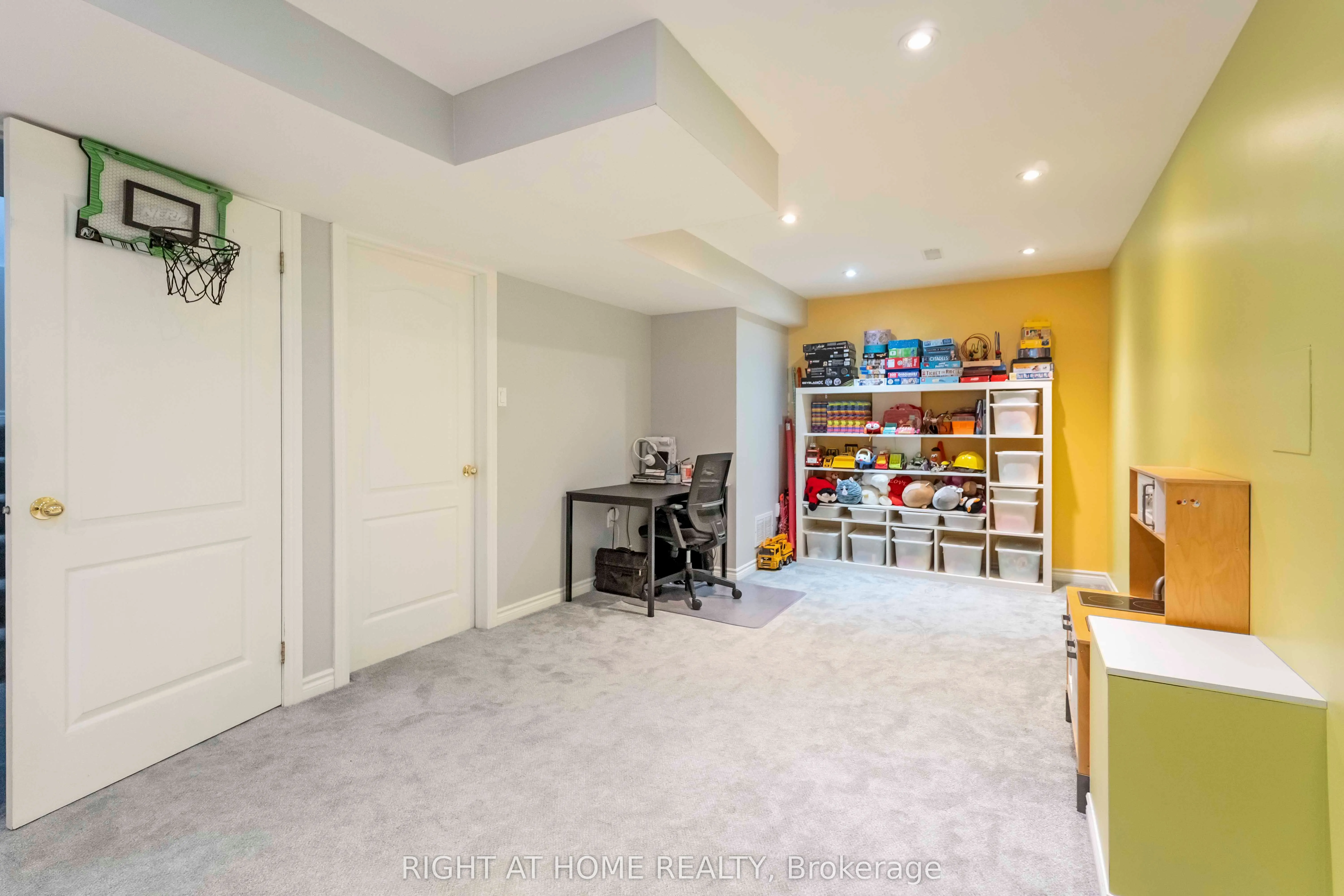 1085 Harrogate Drive, #35