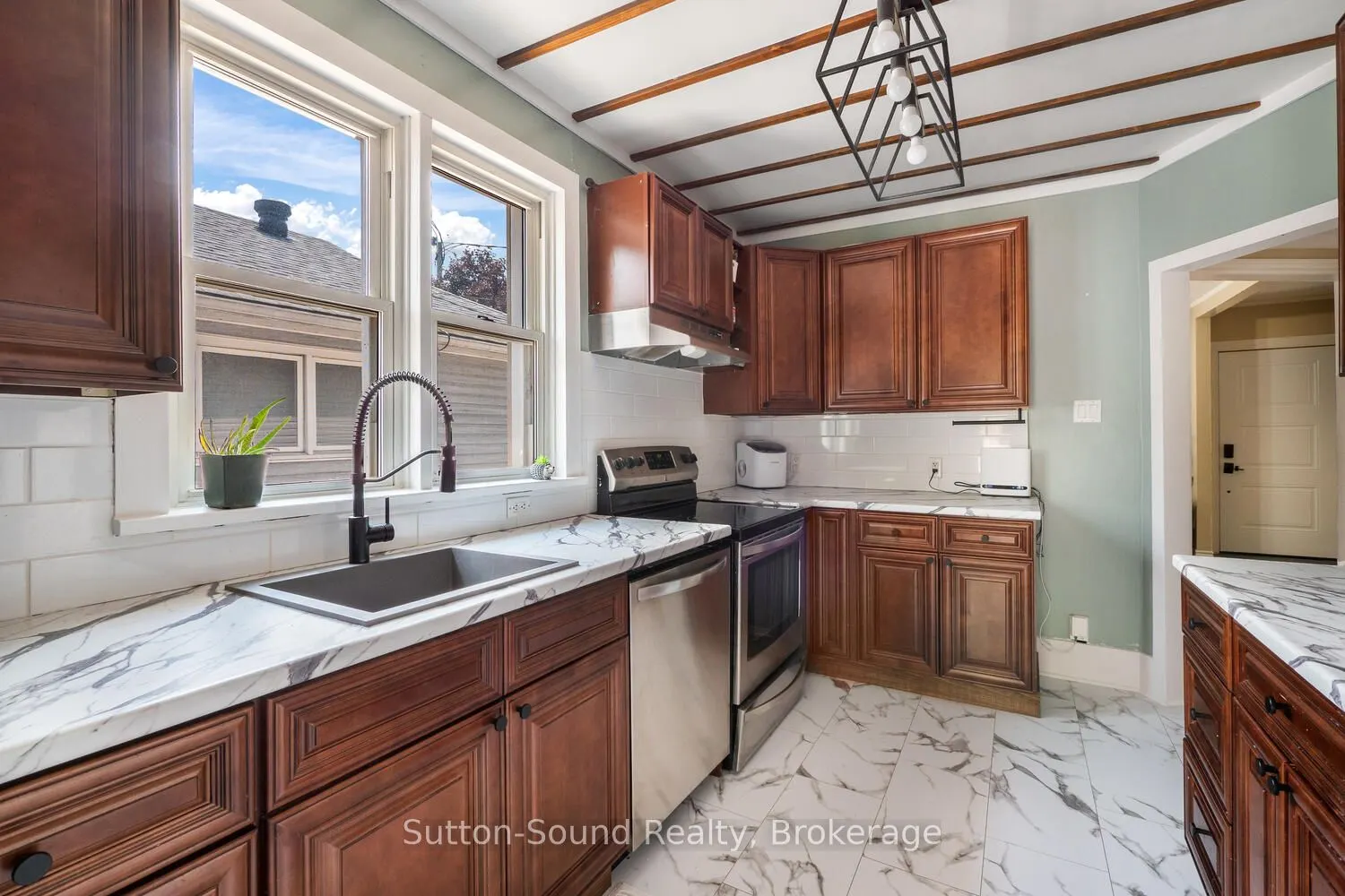 1139 4th Avenue W