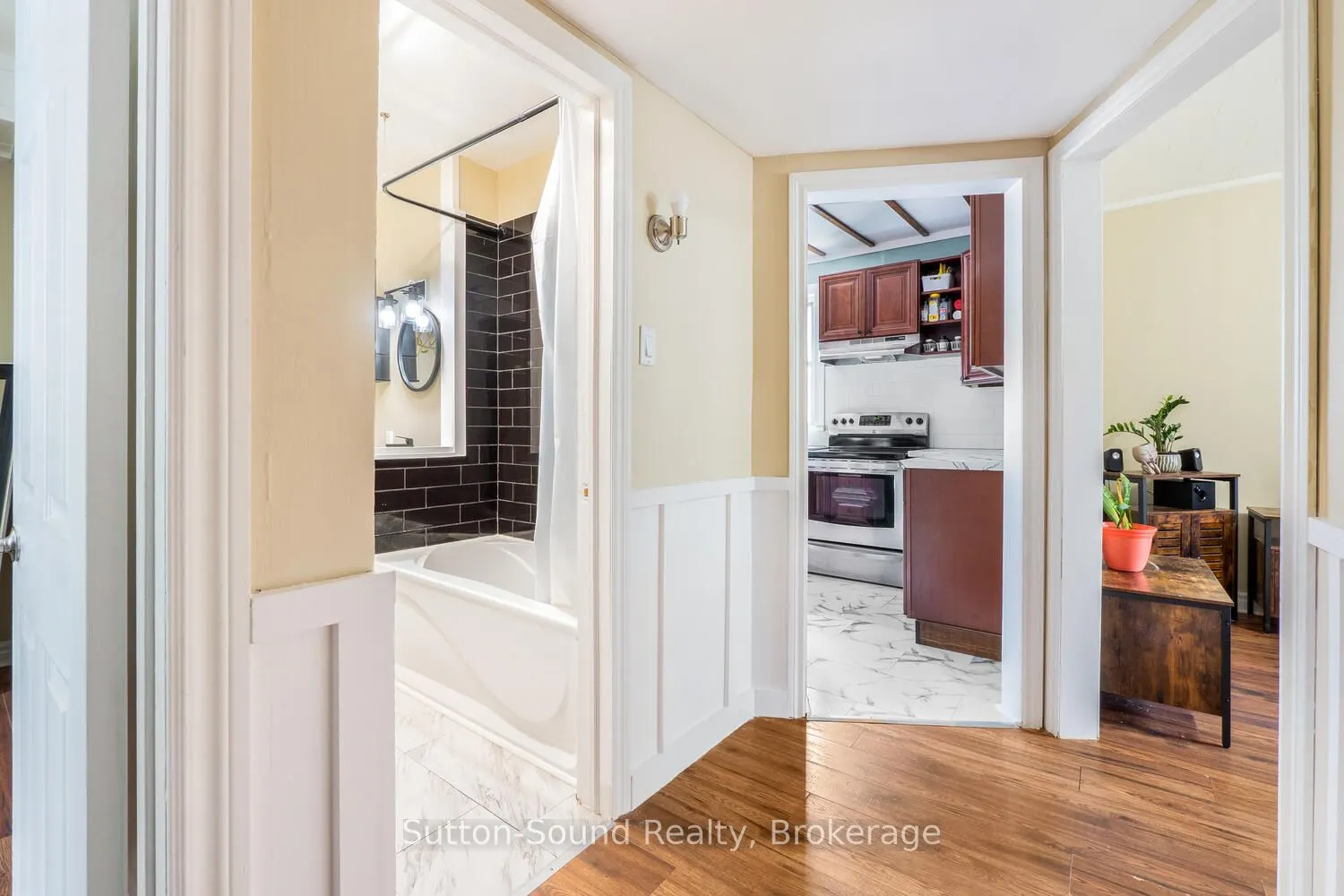 1139 4th Avenue W