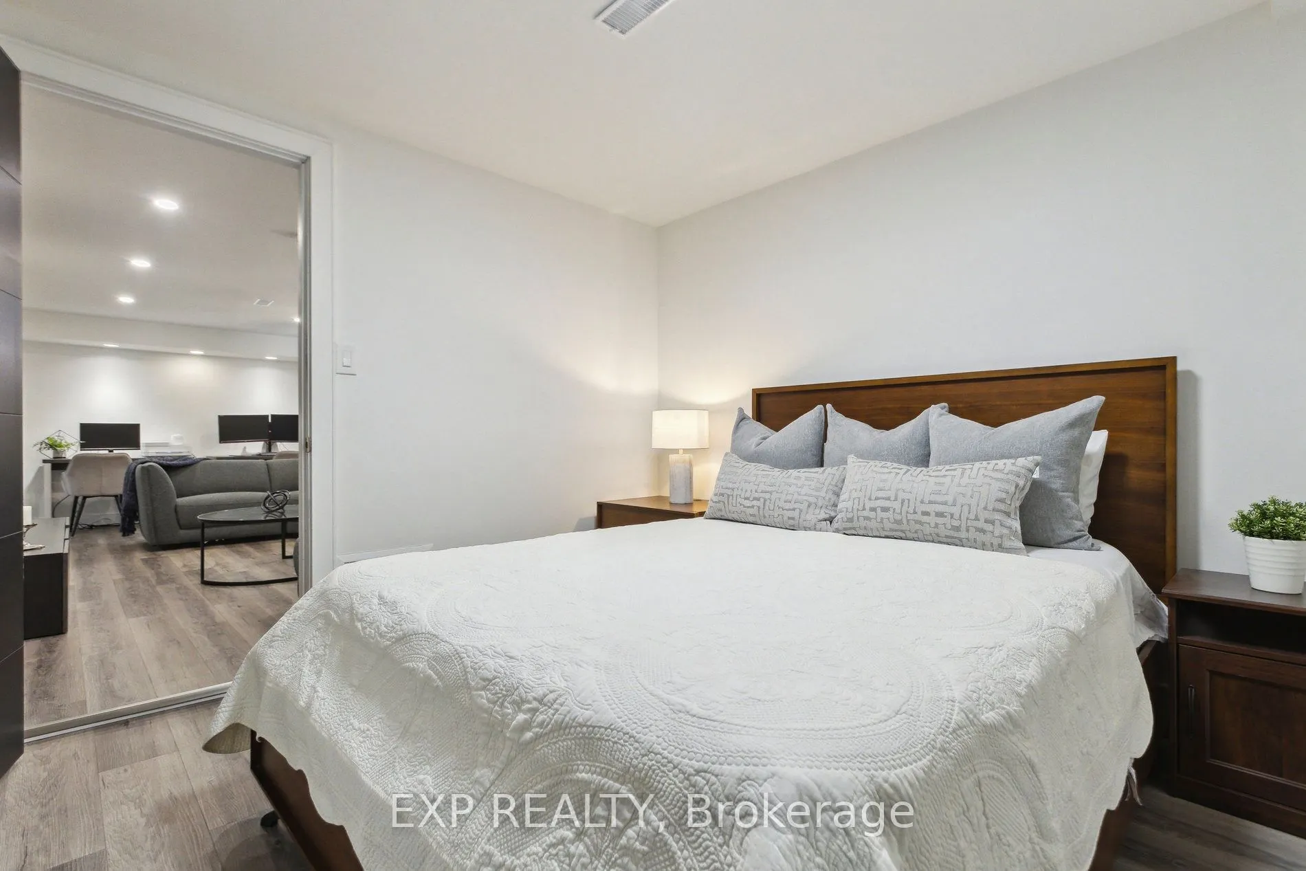 77 Imperial Road N
