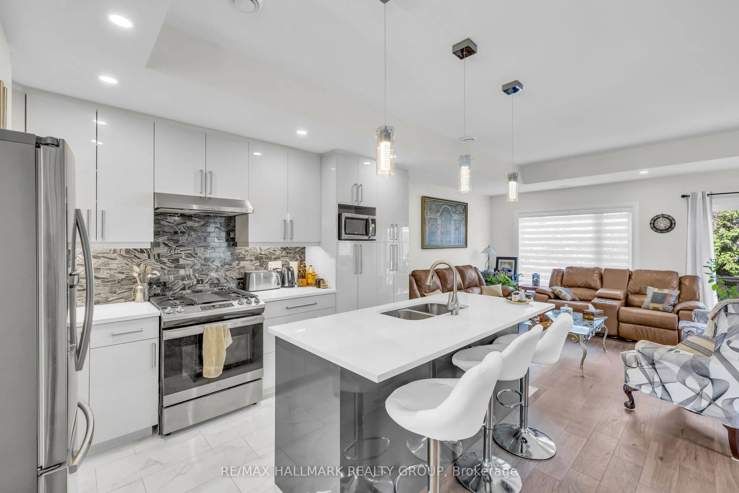 165 LONGPRE Street