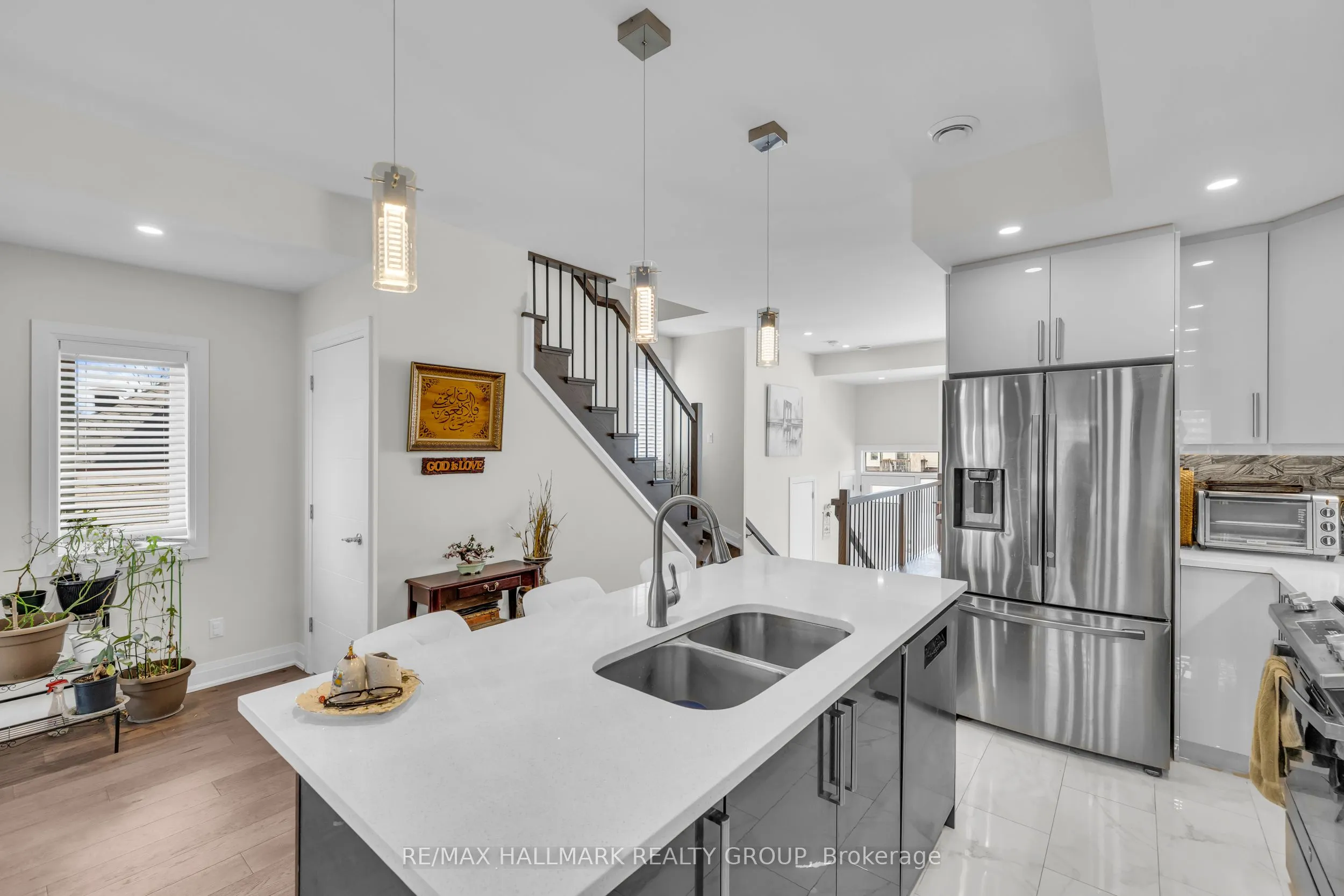 165 LONGPRE Street