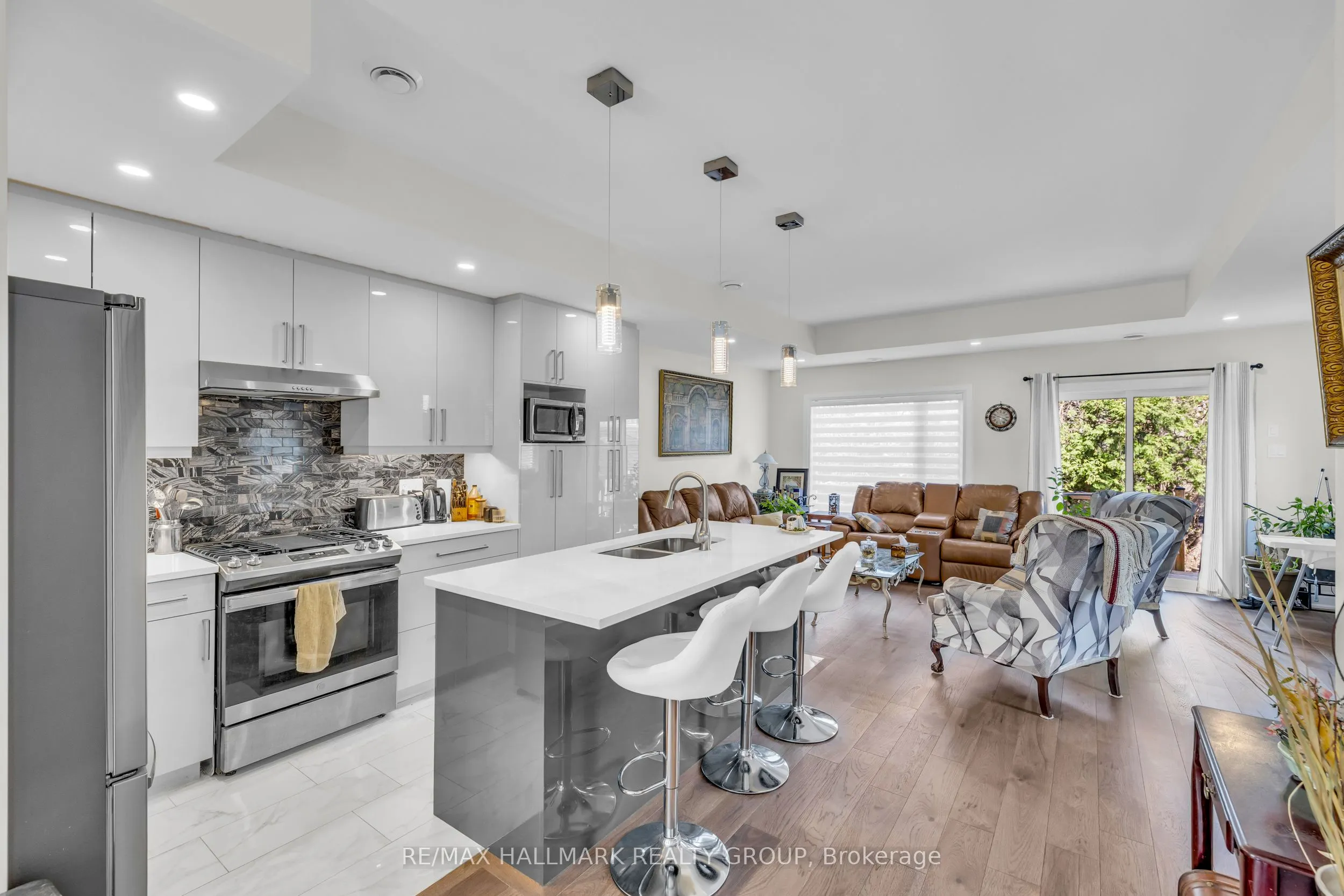 165 LONGPRE Street