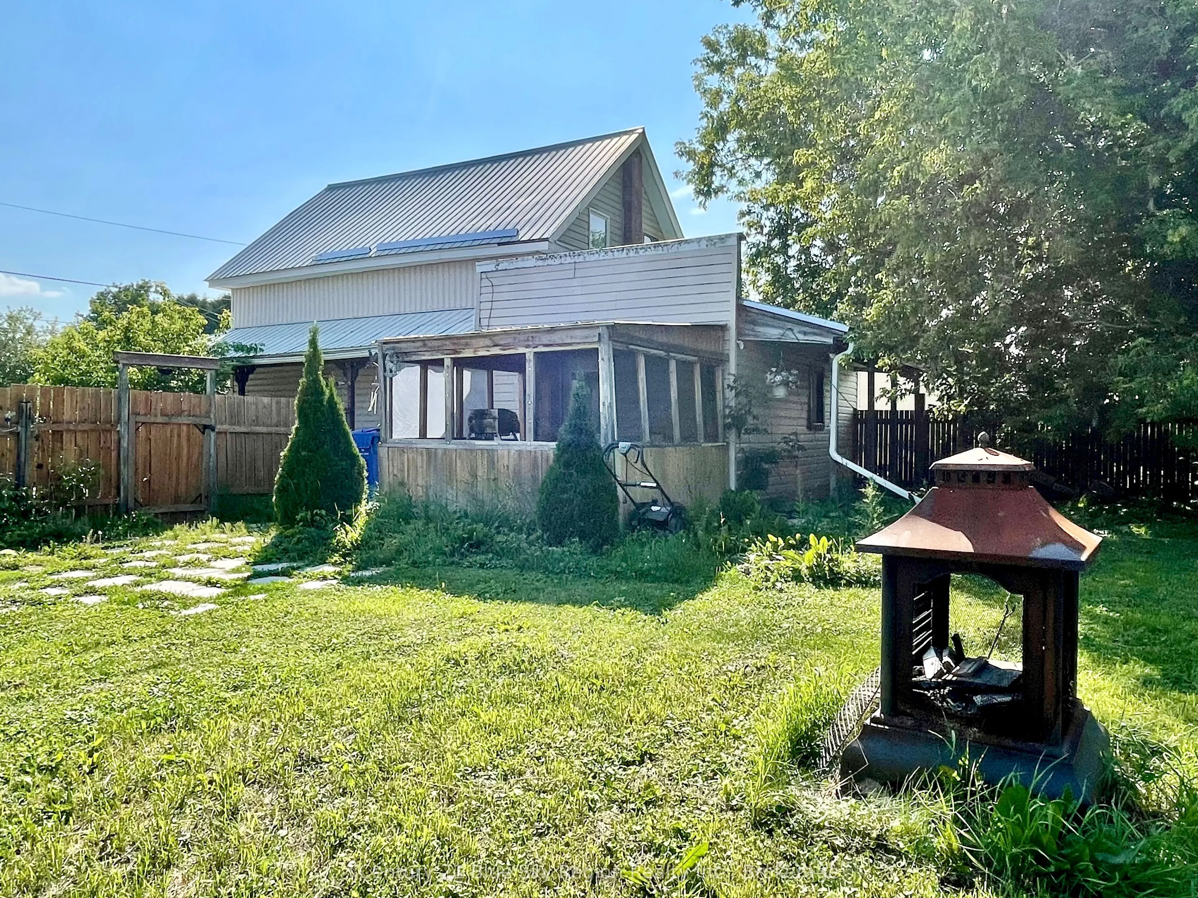 39 Principale Street W