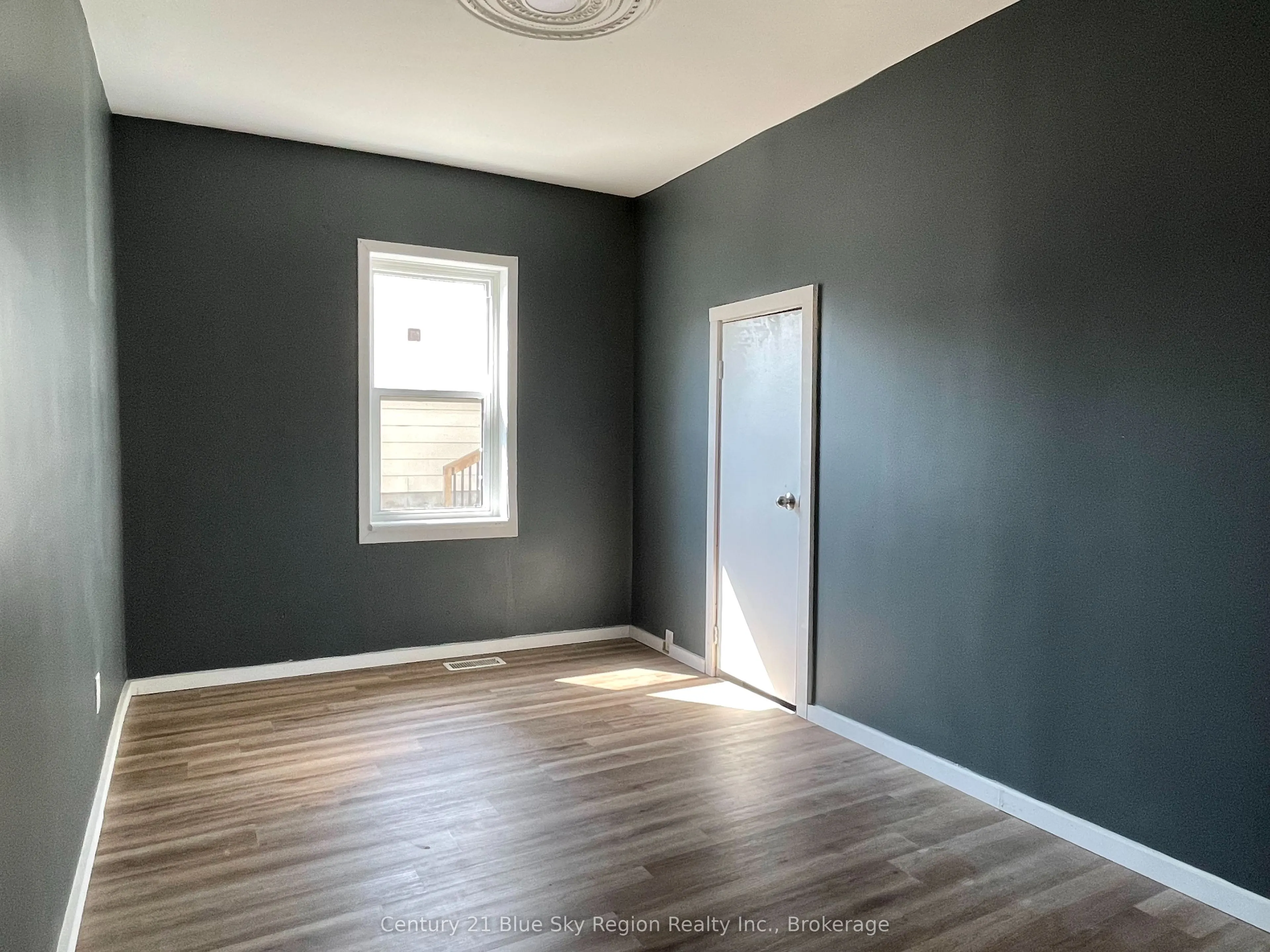 39 Principale Street W