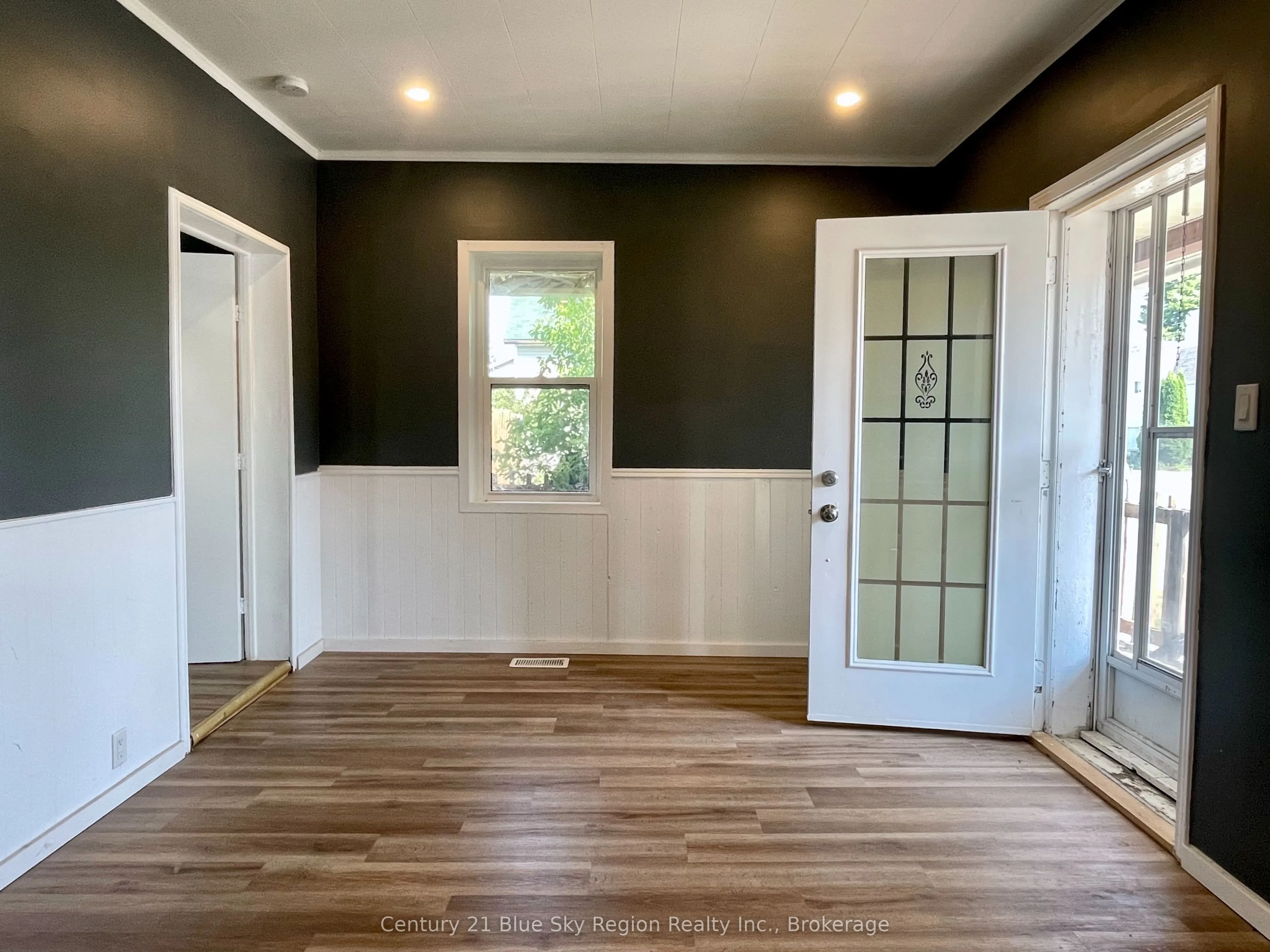 39 Principale Street W
