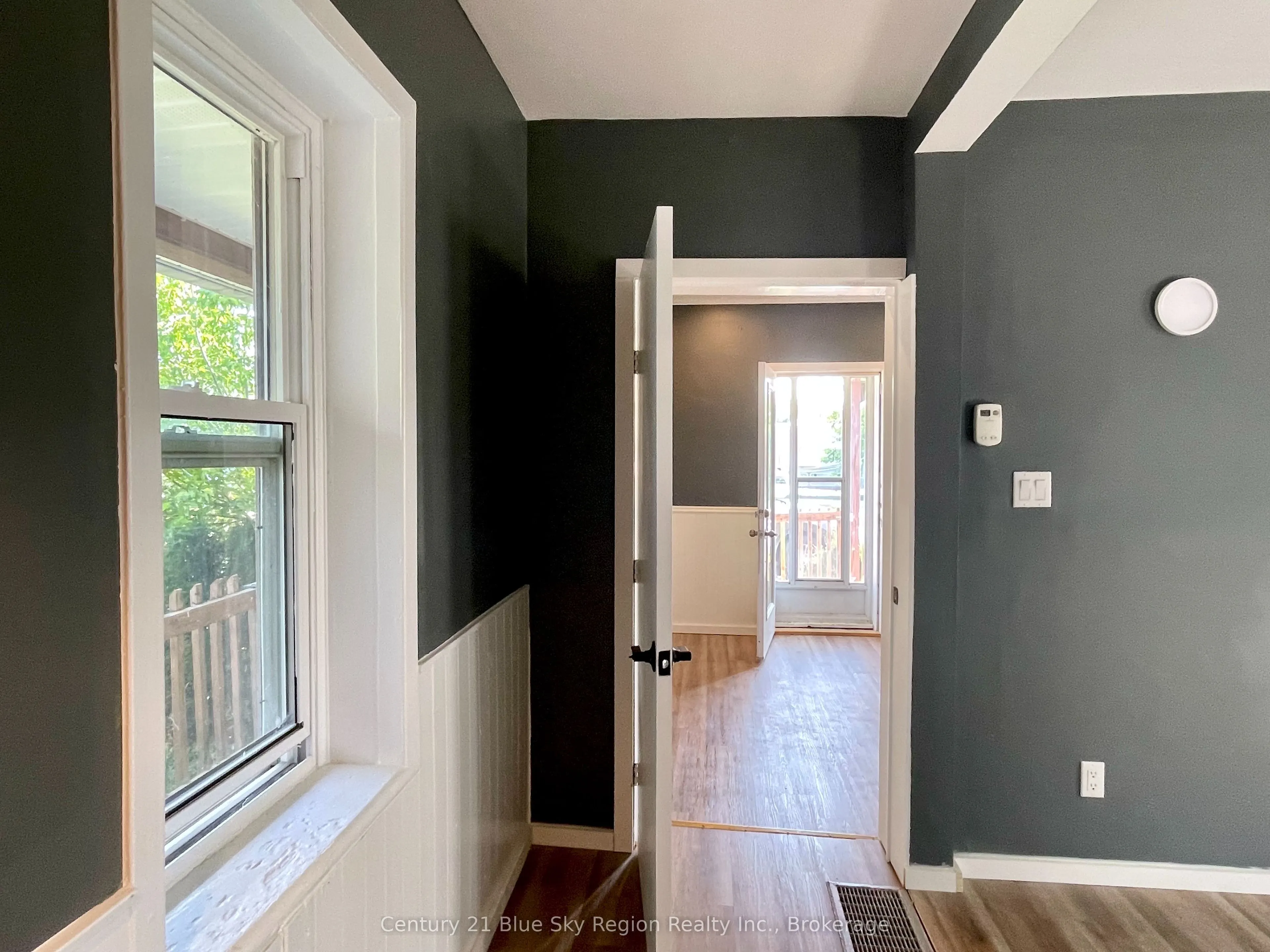 39 Principale Street W