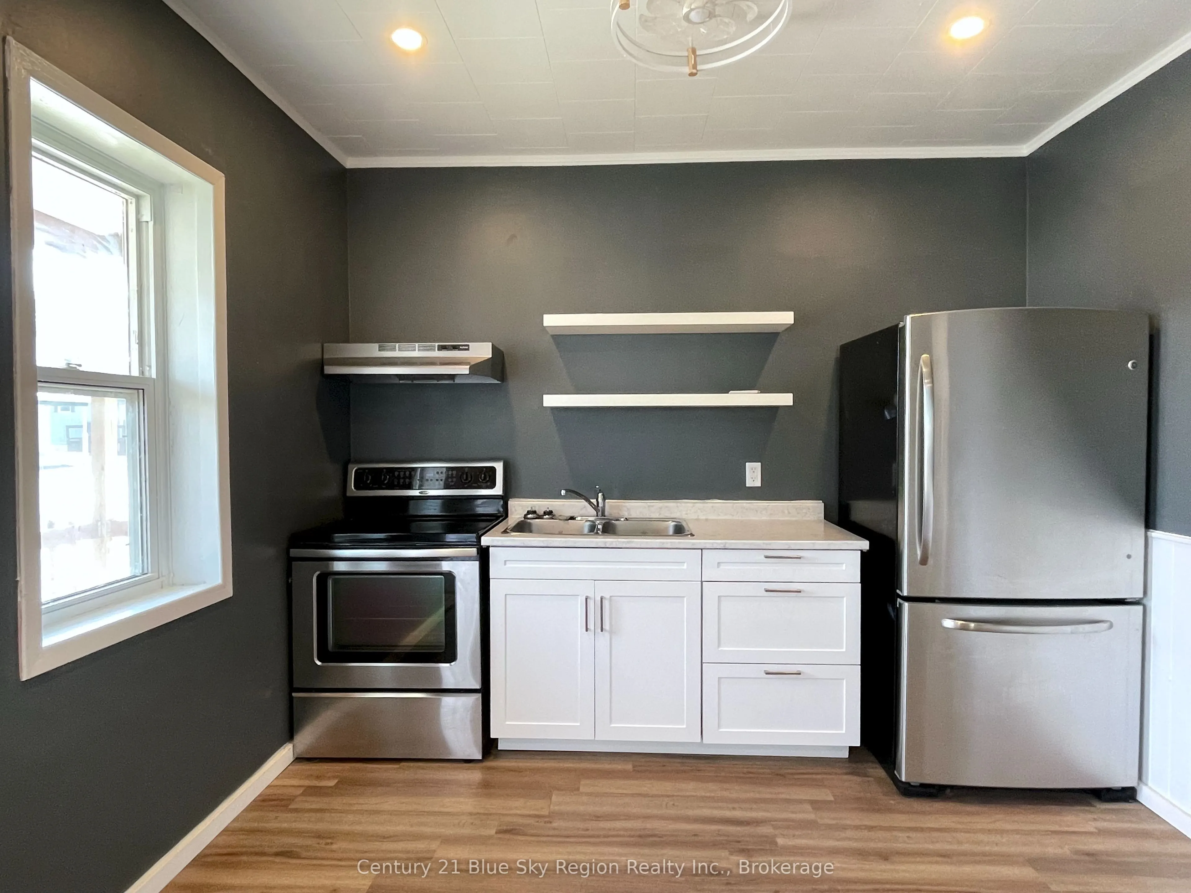 39 Principale Street W
