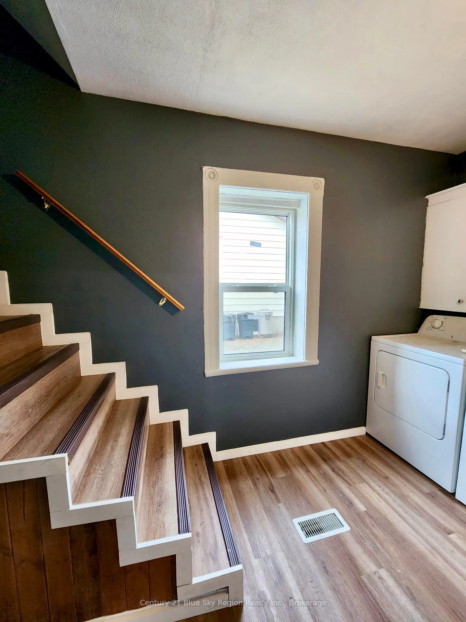 39 Principale Street W