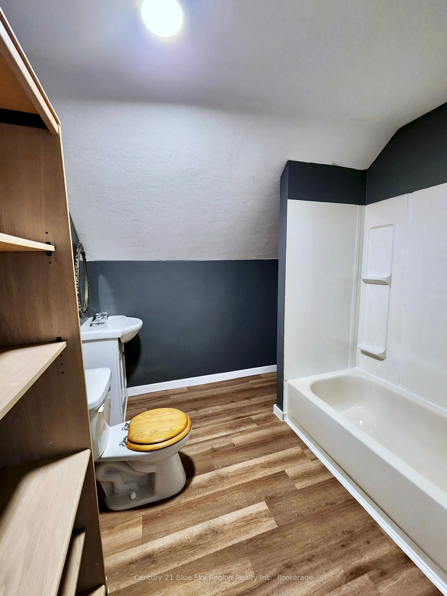 39 Principale Street W