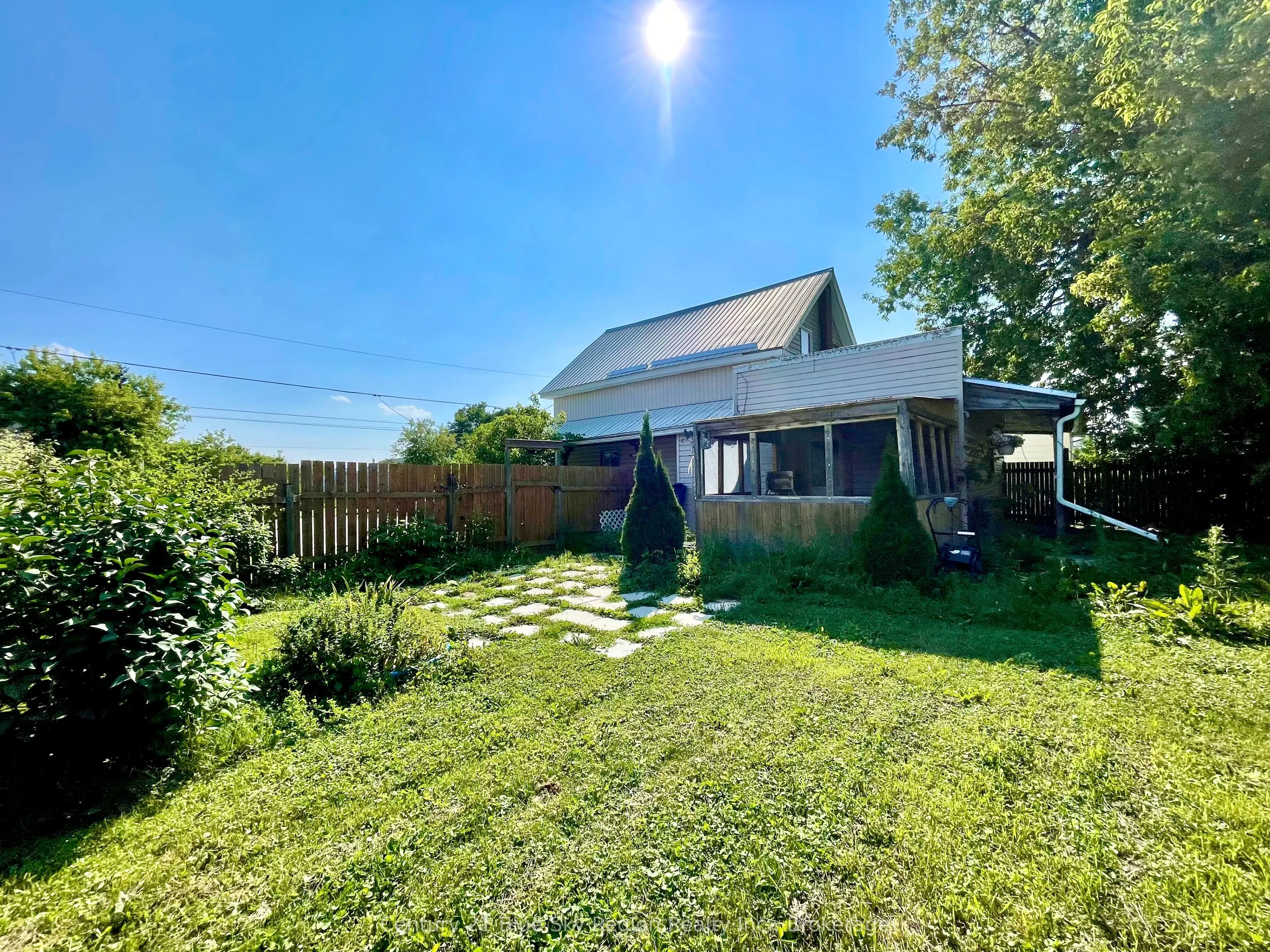 39 Principale Street W