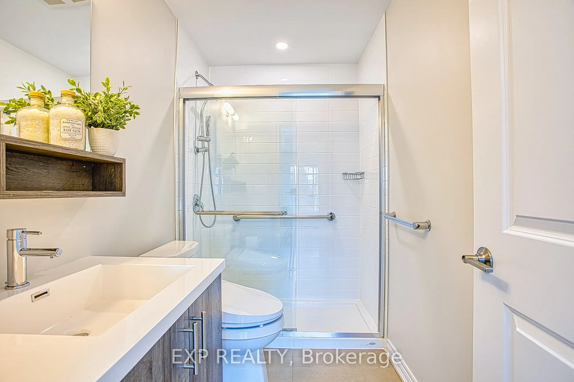 121 Highway 8, #215