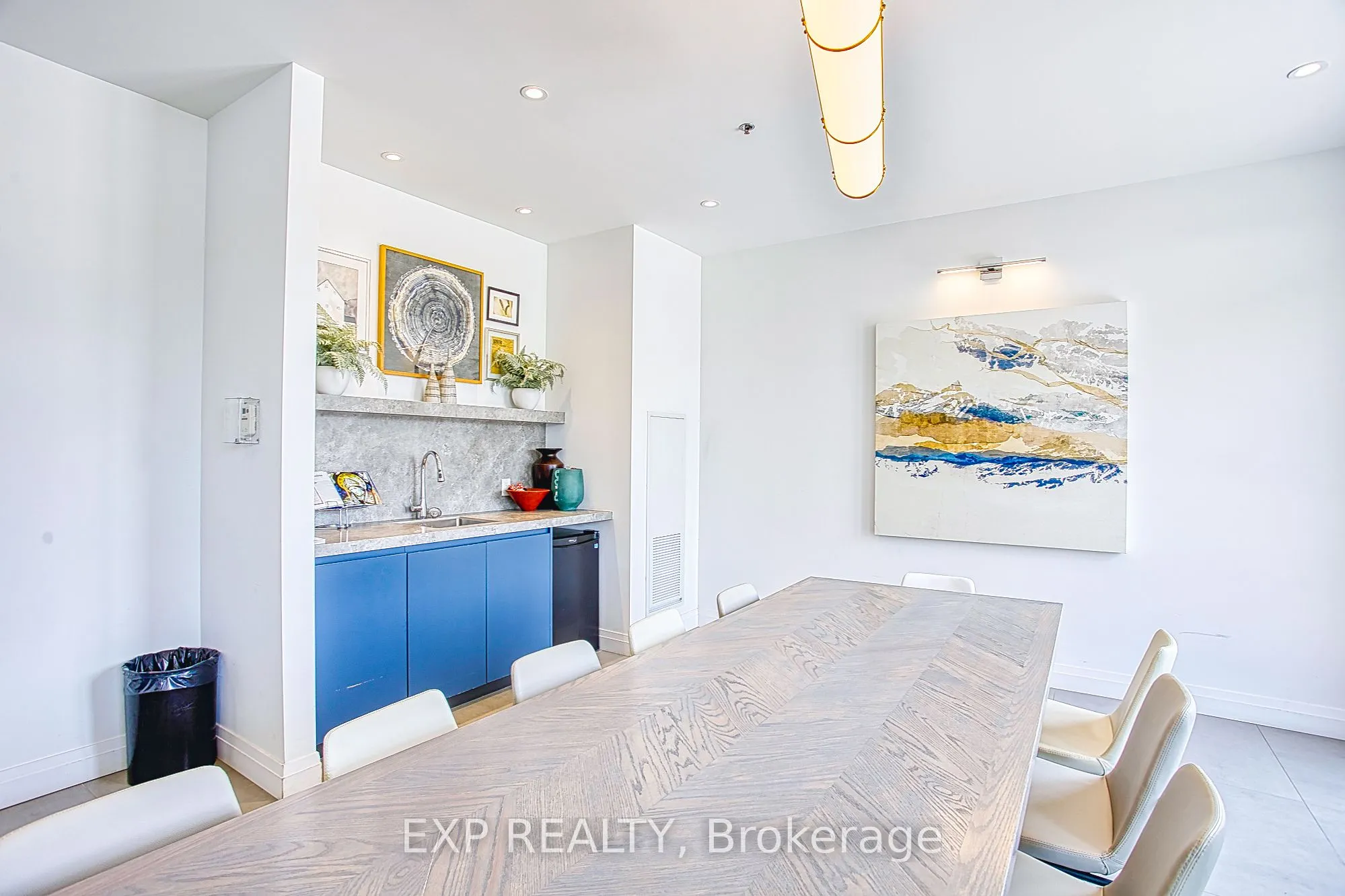 121 Highway 8, #215