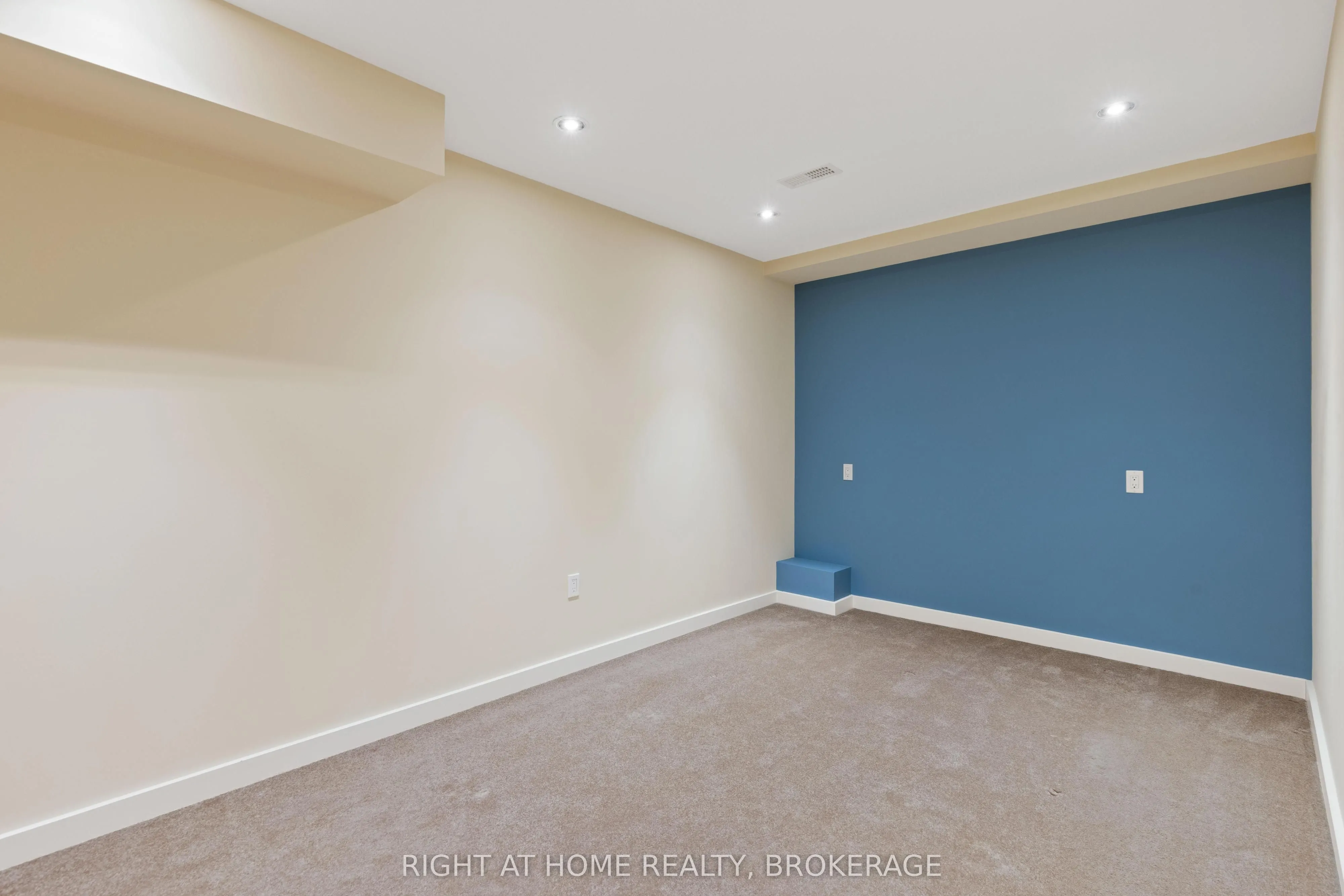 2880 King Street, #Unit 17