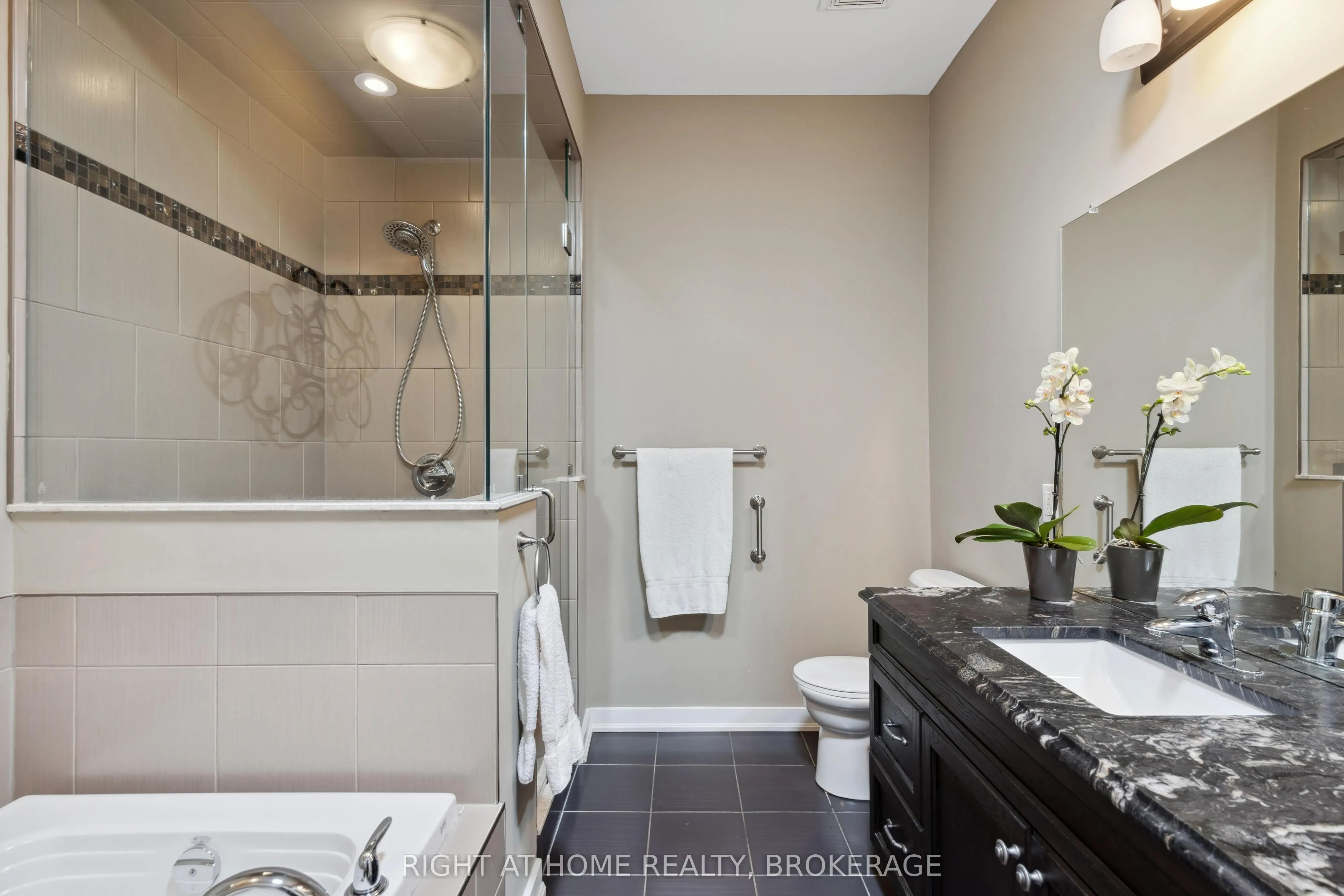 2880 King Street, #Unit 17