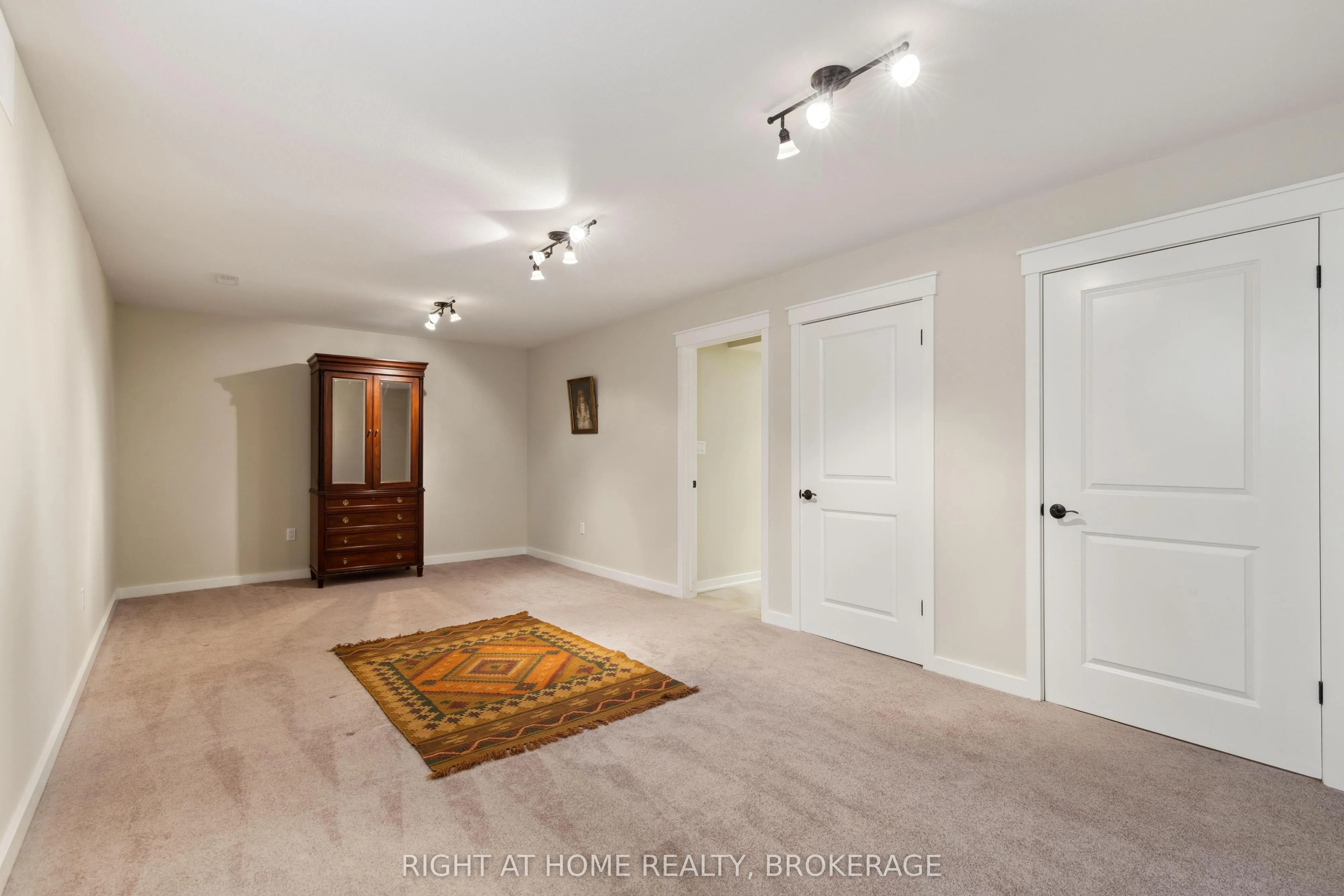 2880 King Street, #Unit 17