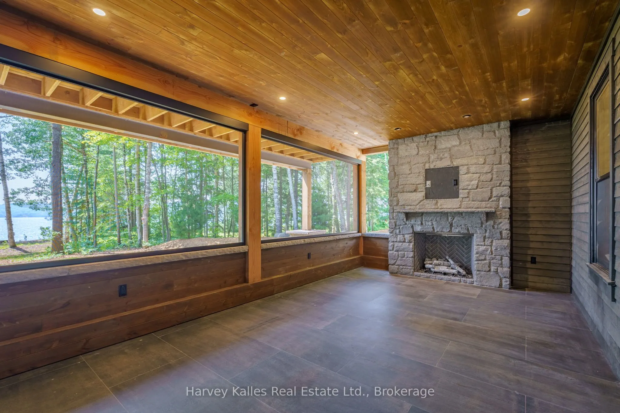 1204 Seabreeze Road