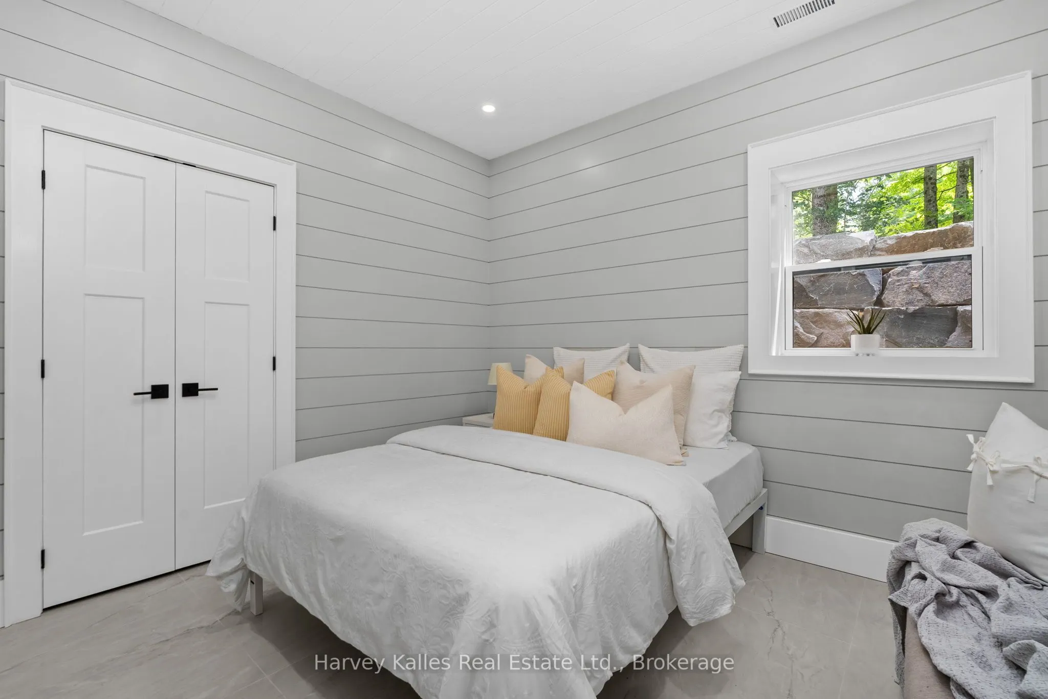 1204 Seabreeze Road