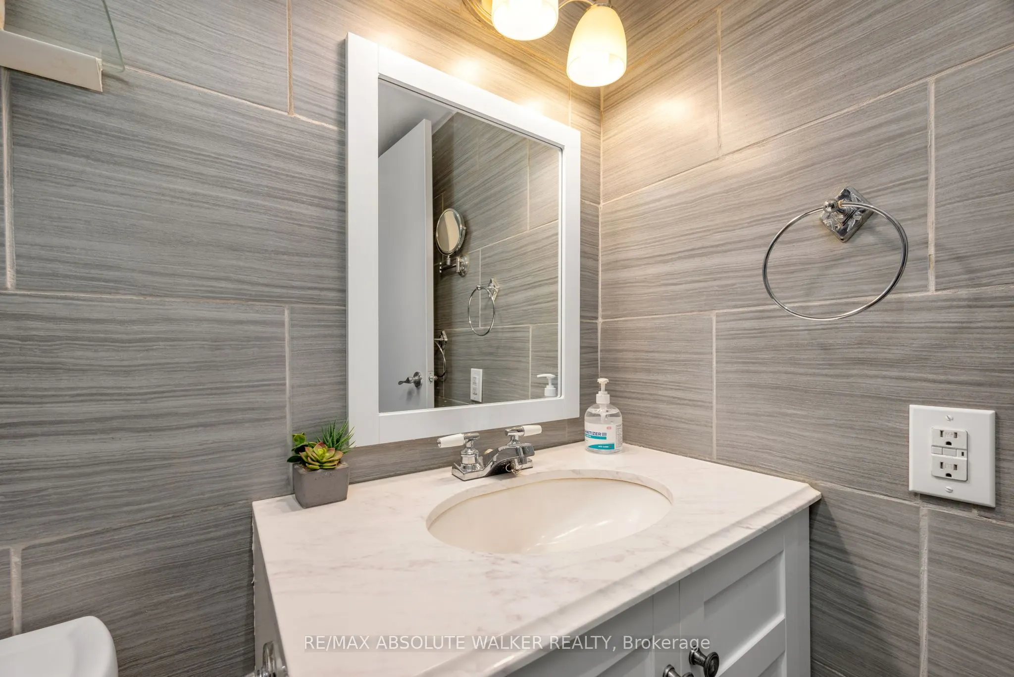 158C McArthur Avenue, #1606