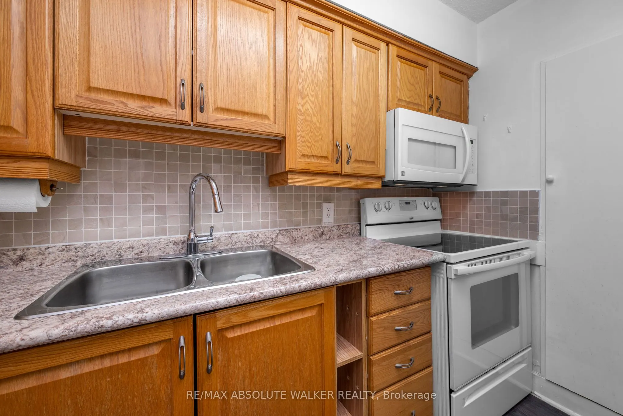 158C McArthur Avenue, #1606