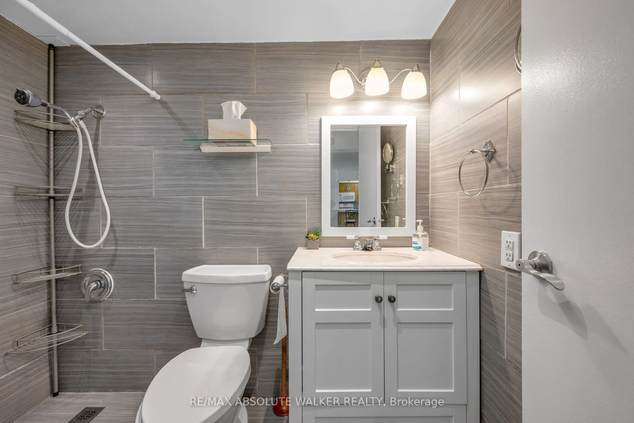 158C McArthur Avenue, #1606