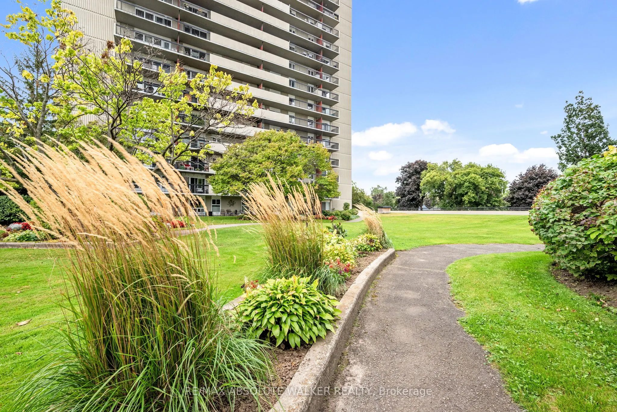 158C McArthur Avenue, #1606