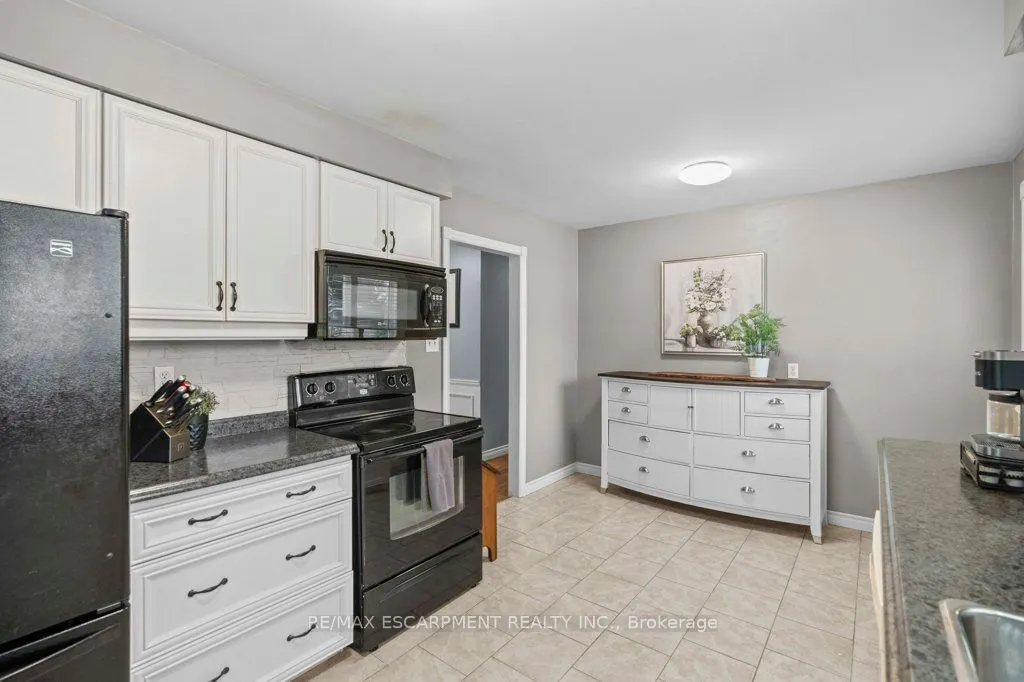 44 CEDARLAND Drive